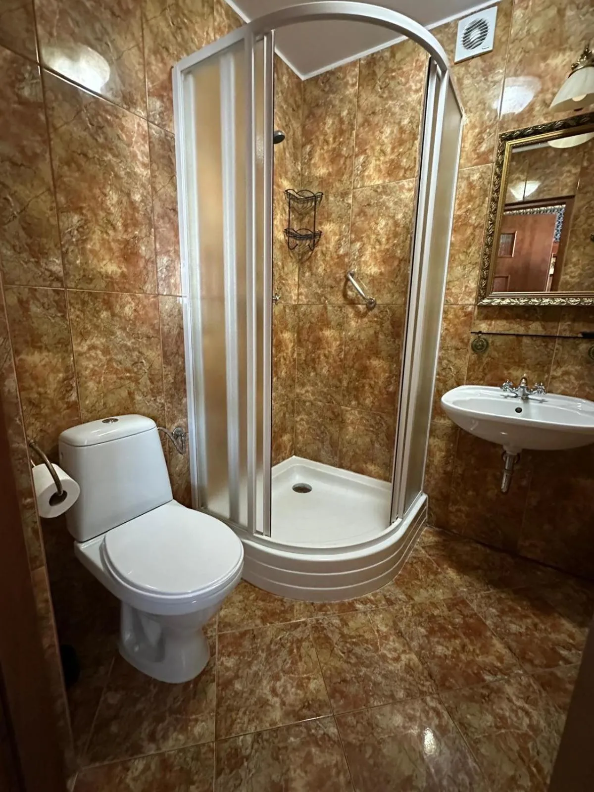 Basic Triple Room with Shared Bathroom in Szafir