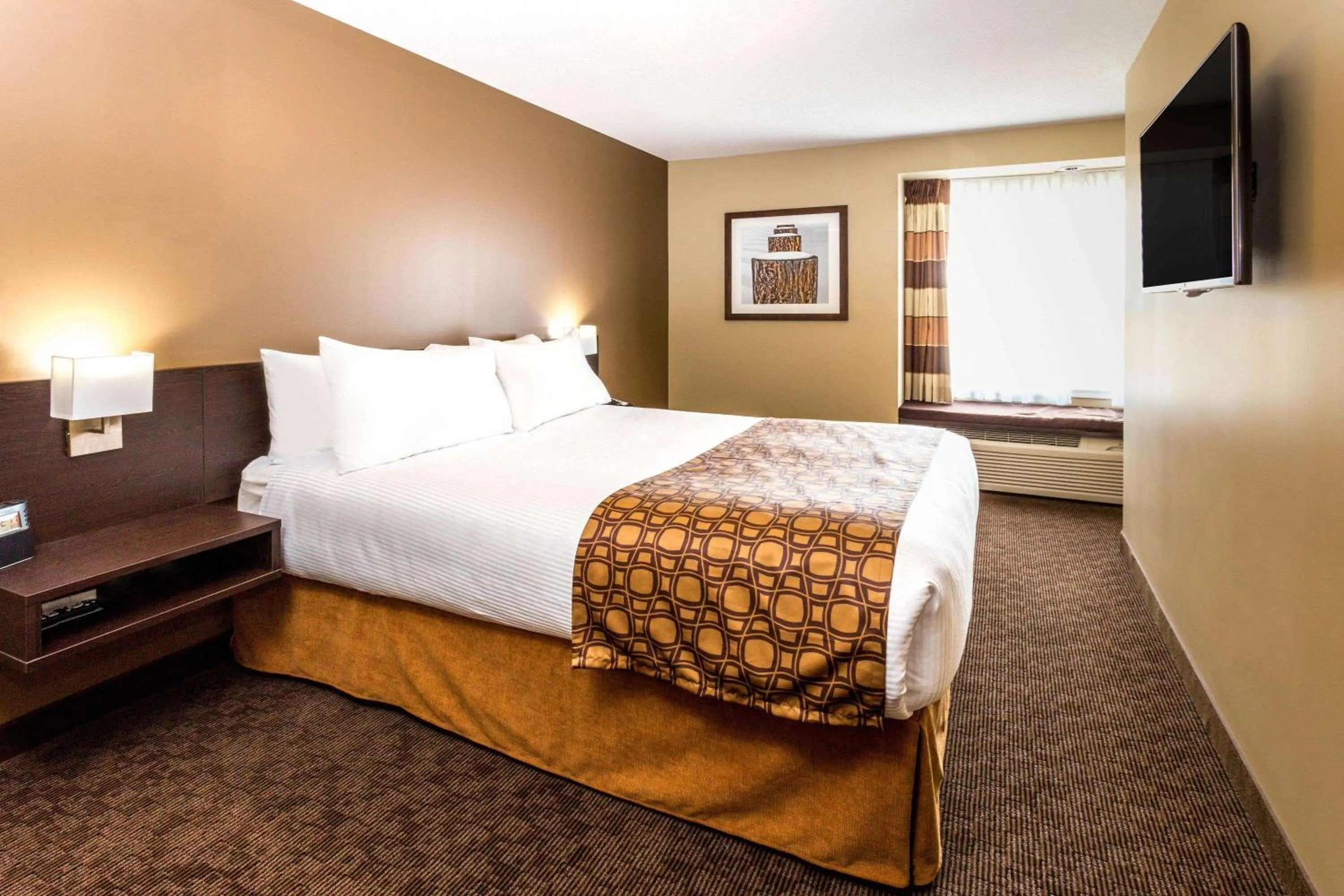 Photo of the whole room, Bed in Microtel Inn & Suites by Wyndham Whitecourt