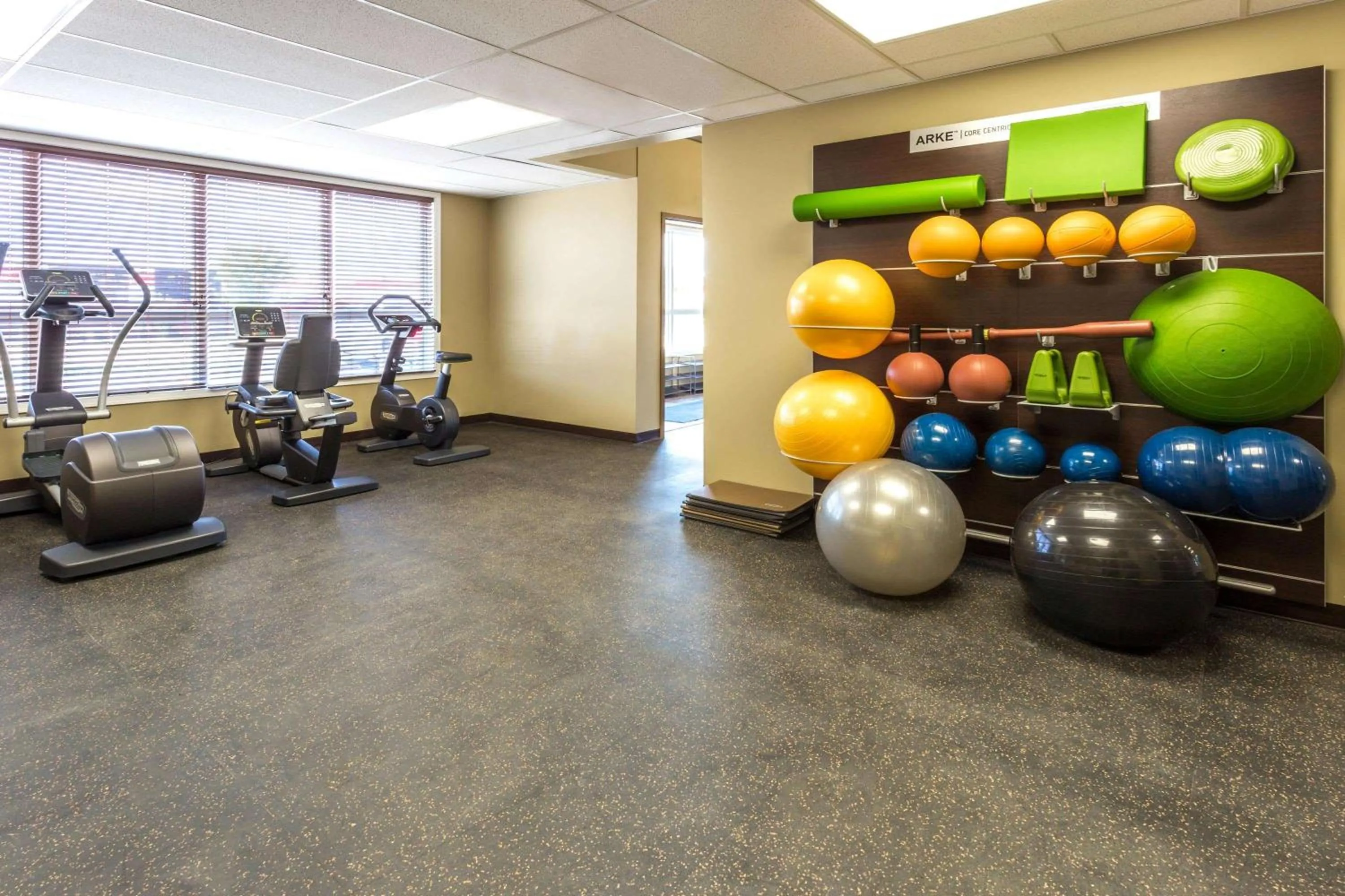 Fitness centre/facilities in Microtel Inn & Suites by Wyndham Whitecourt