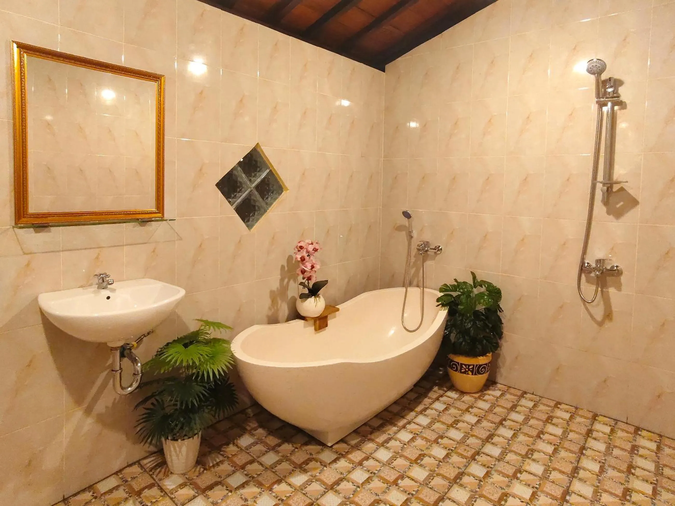 Shower in Uma Ulun Dugul Ubud by Dhananjaya Hospitality
