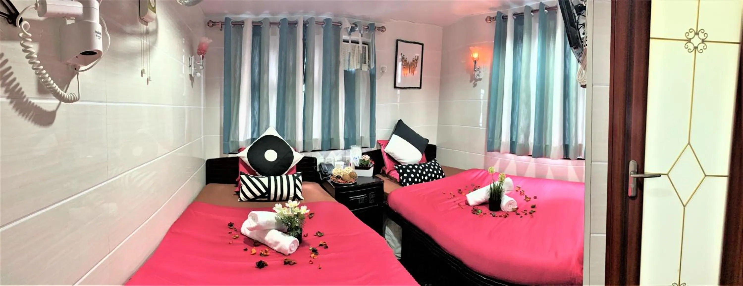 Photo of the whole room, Bed in Cebu Inn