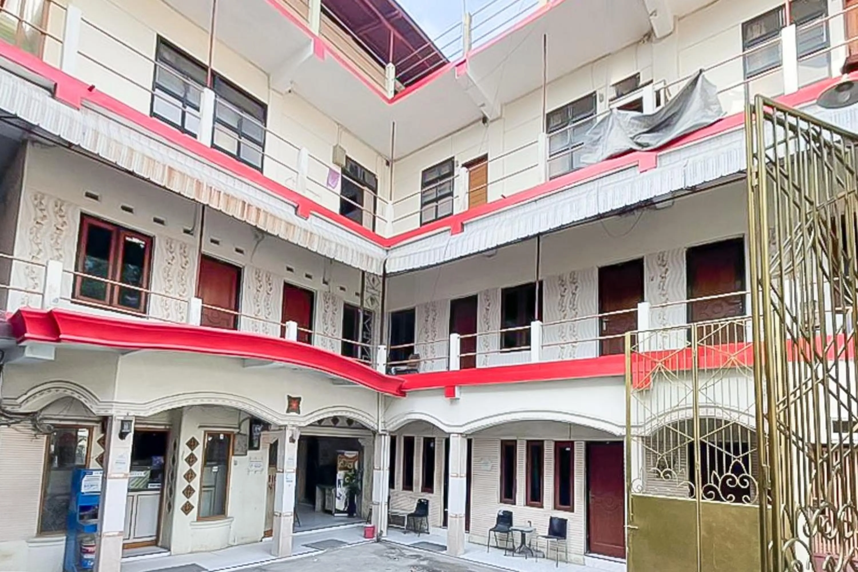 Facade/entrance in RedDoorz near Grage Mall Cirebon