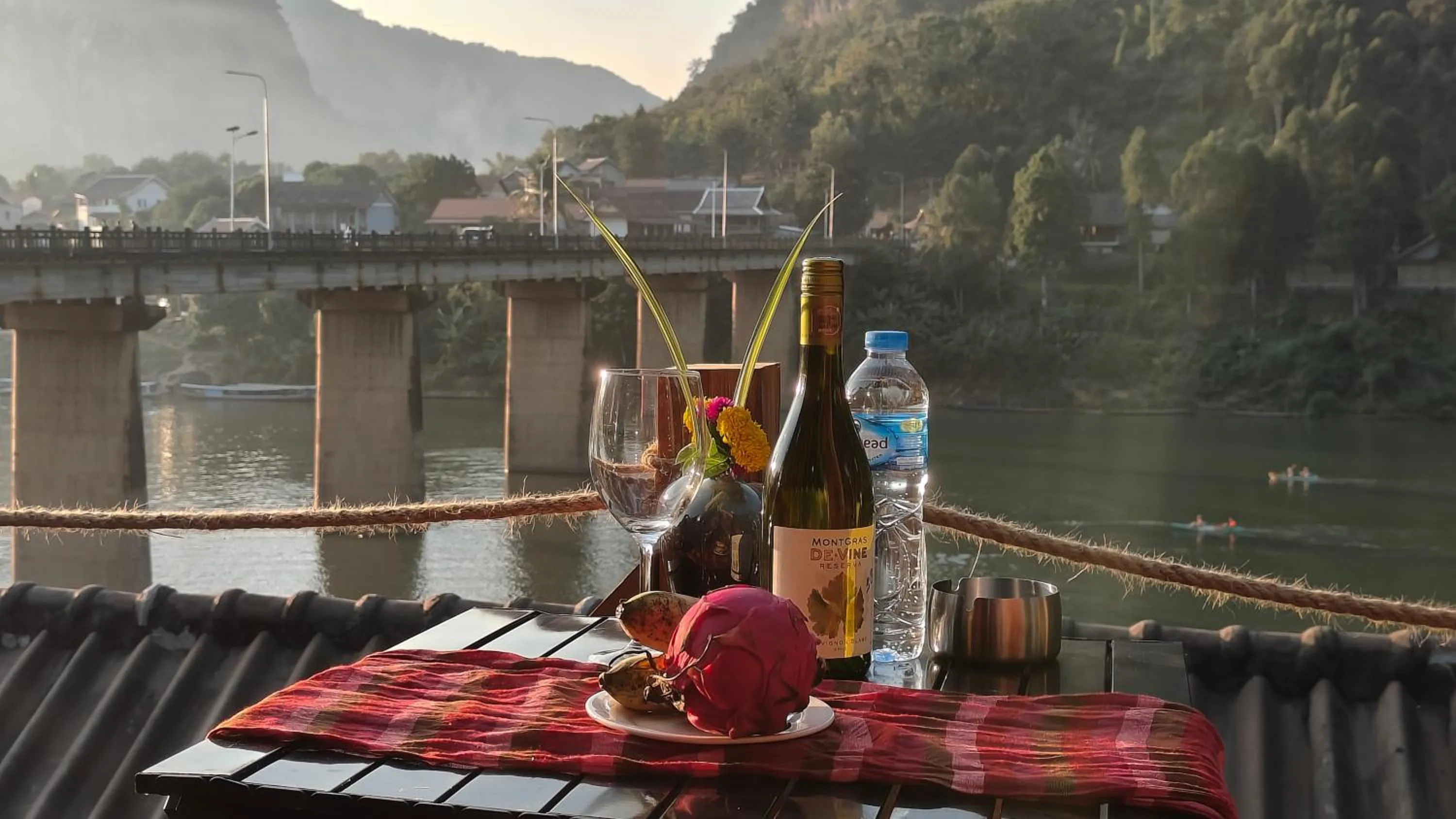 Day in Pont Inn Nong Khiaw