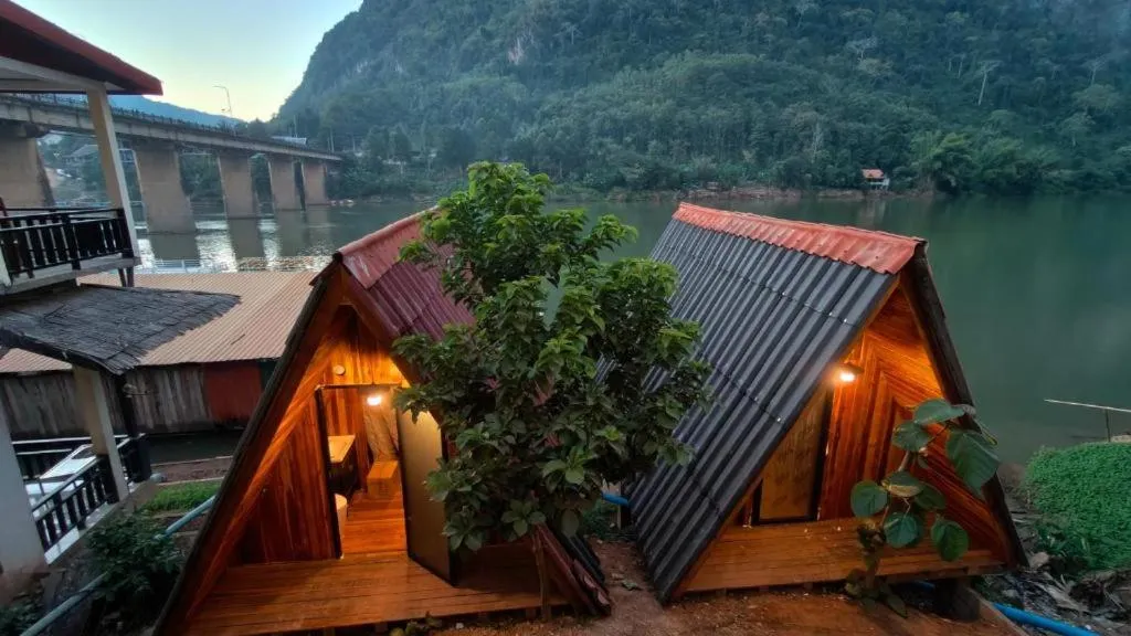 Patio in Pont Inn Nong Khiaw