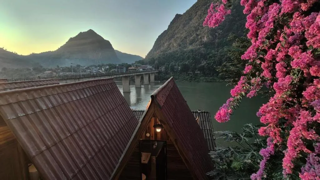 Day in Pont Inn Nong Khiaw