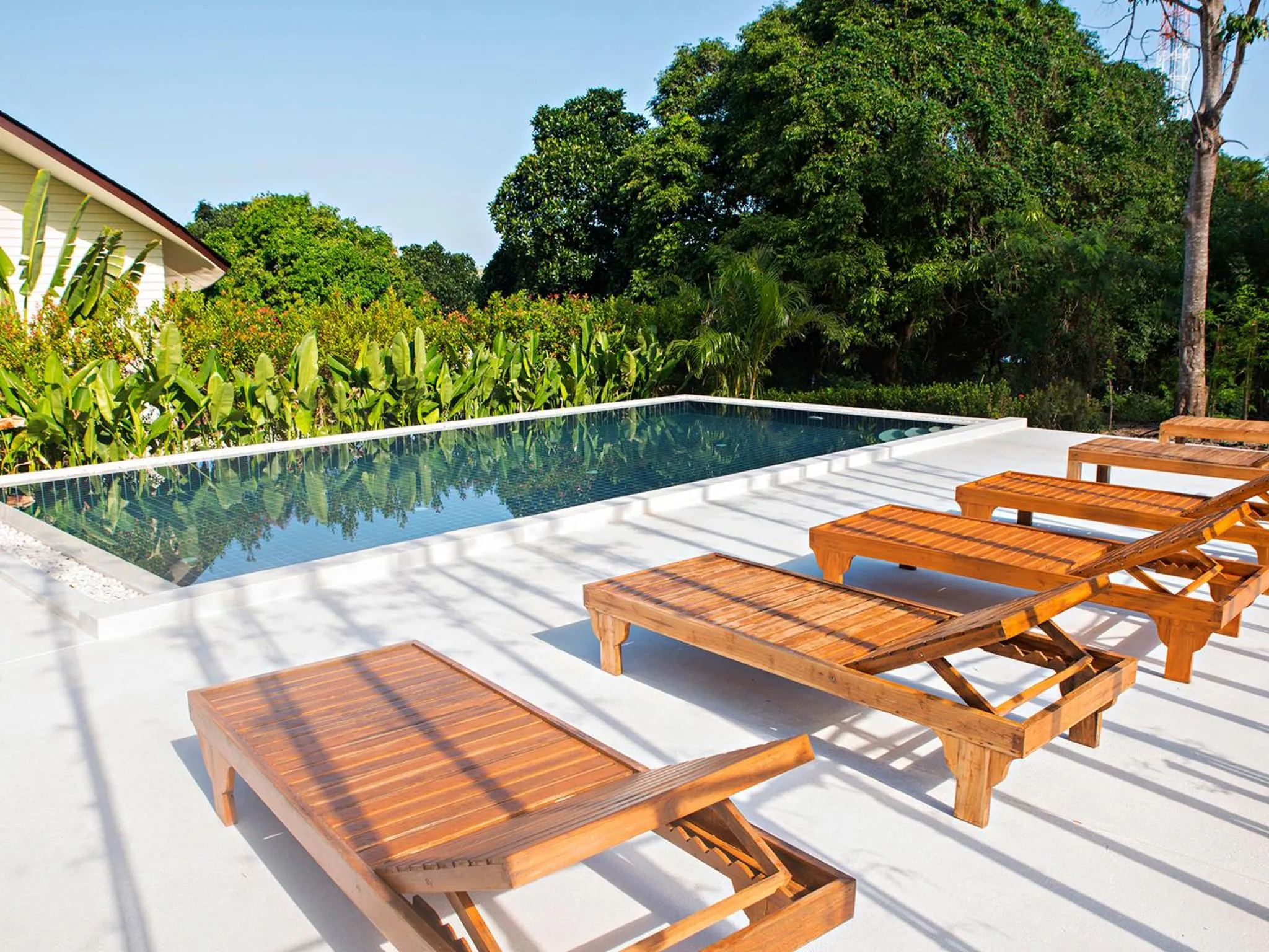 Swimming pool in Moon Cottage