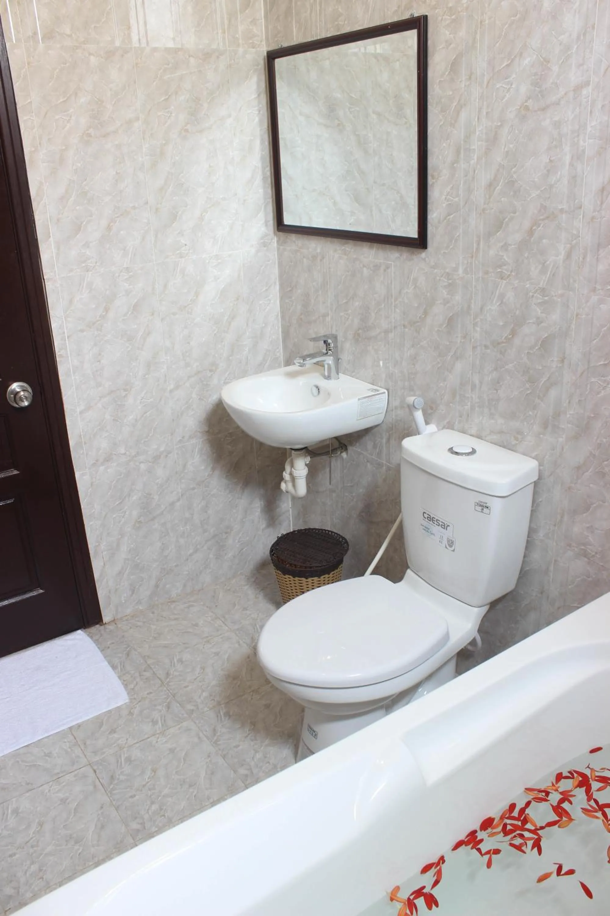 Toilet in Hoi An Viet House Homestay