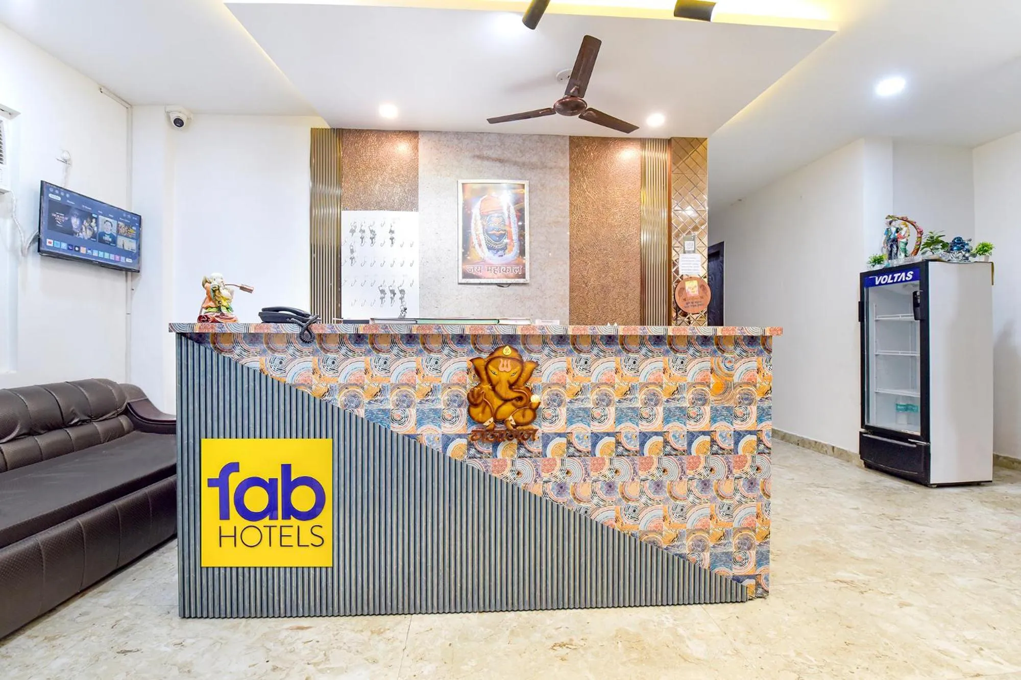 Lobby or reception in FabHotel Hari Residency
