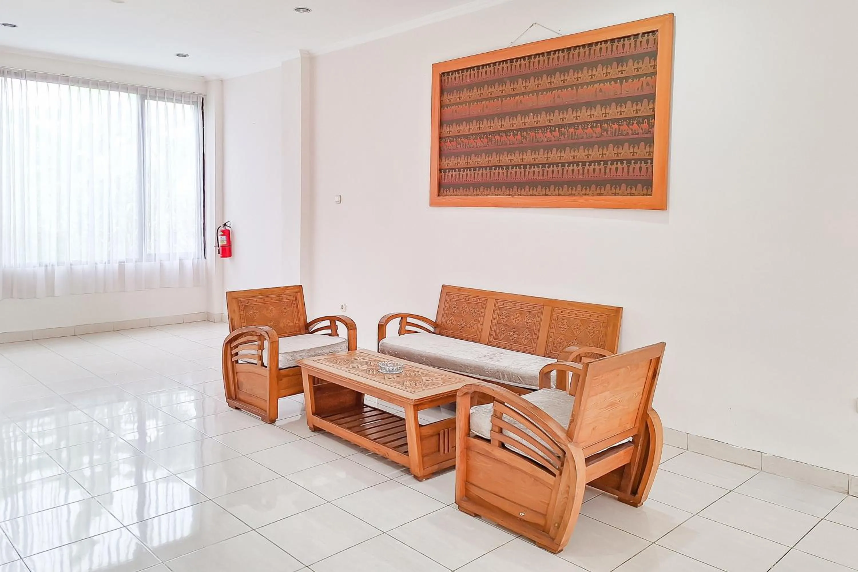 Seating area in Urbanview Hotel Tridaya Cisarua Puncak