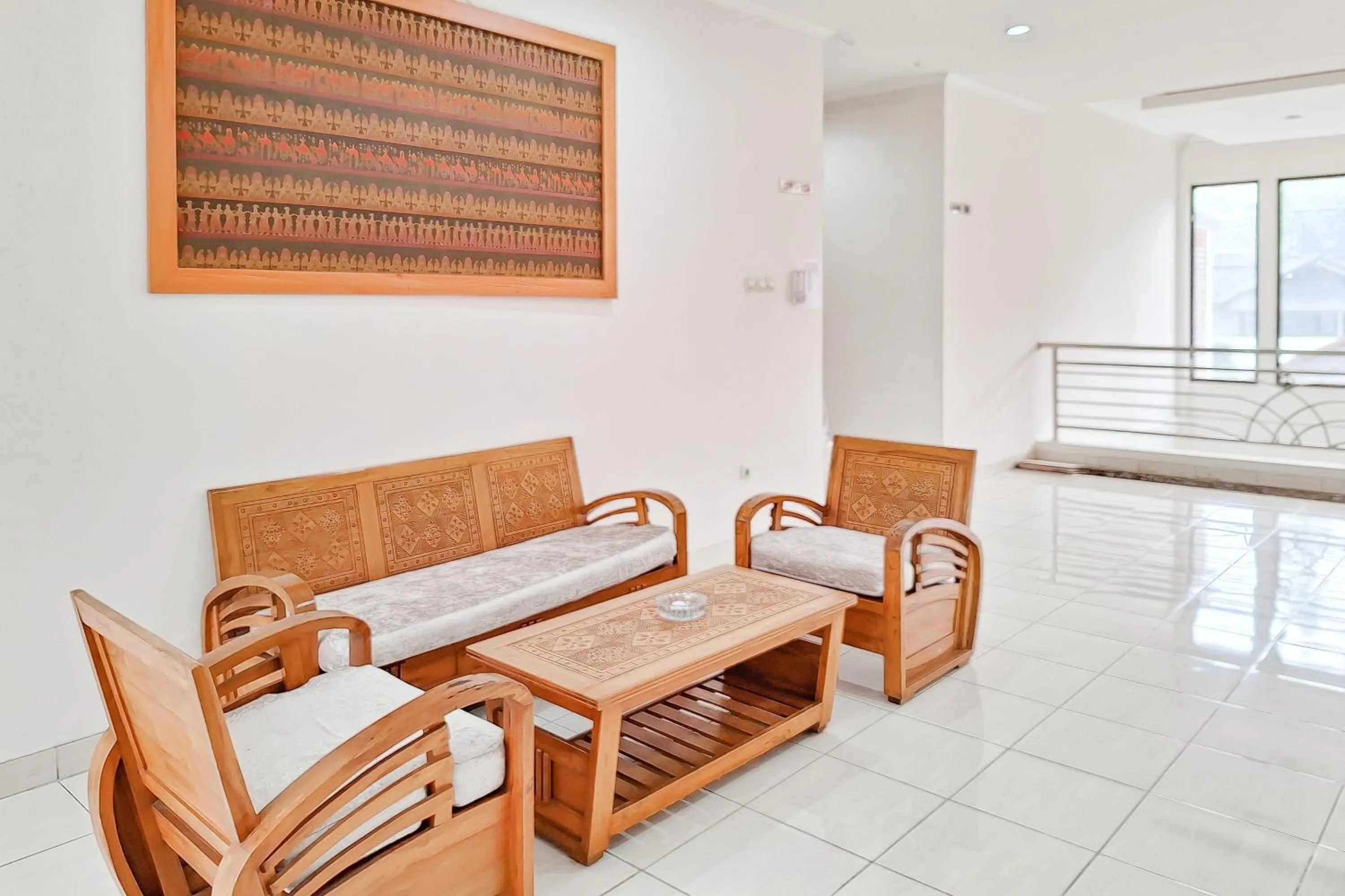 Seating area in Urbanview Hotel Tridaya Cisarua Puncak