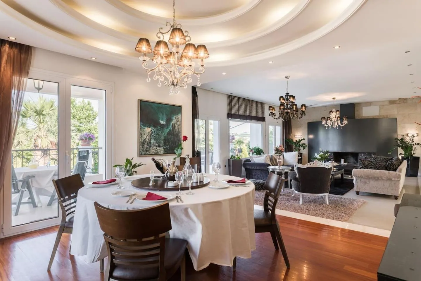 Dining area in Villa Elena