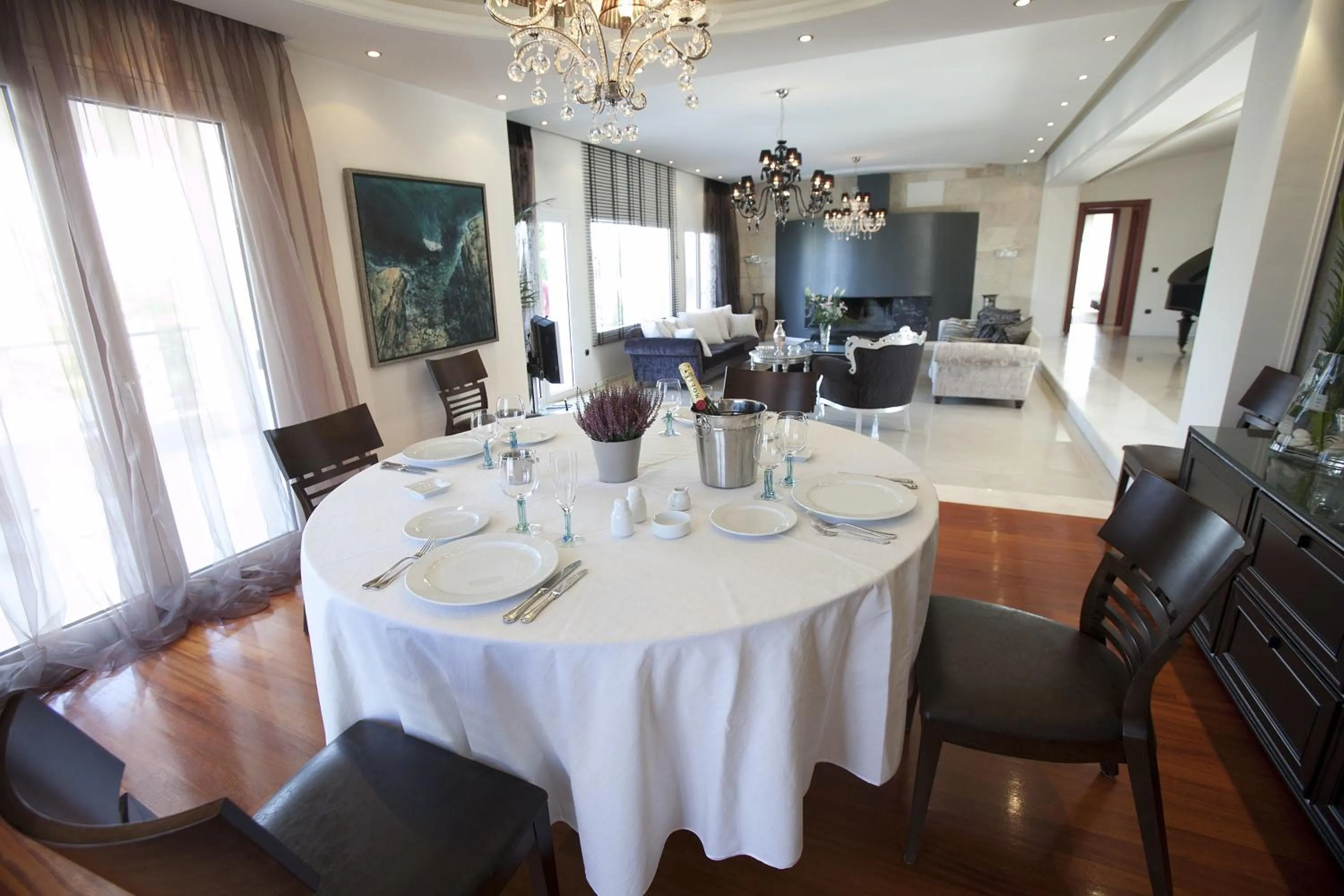 Dining area in Villa Elena