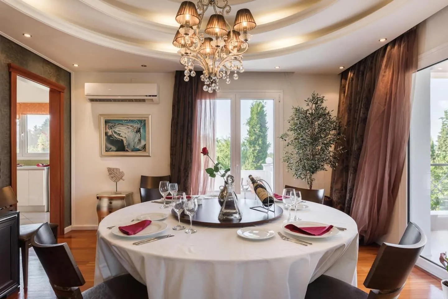 Dining area in Villa Elena