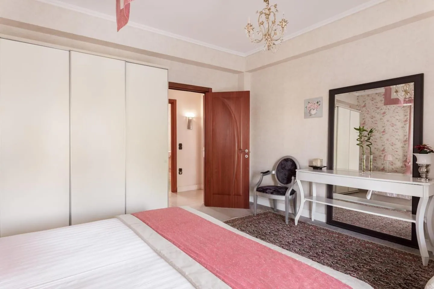 Photo of the whole room, Bed in Villa Elena