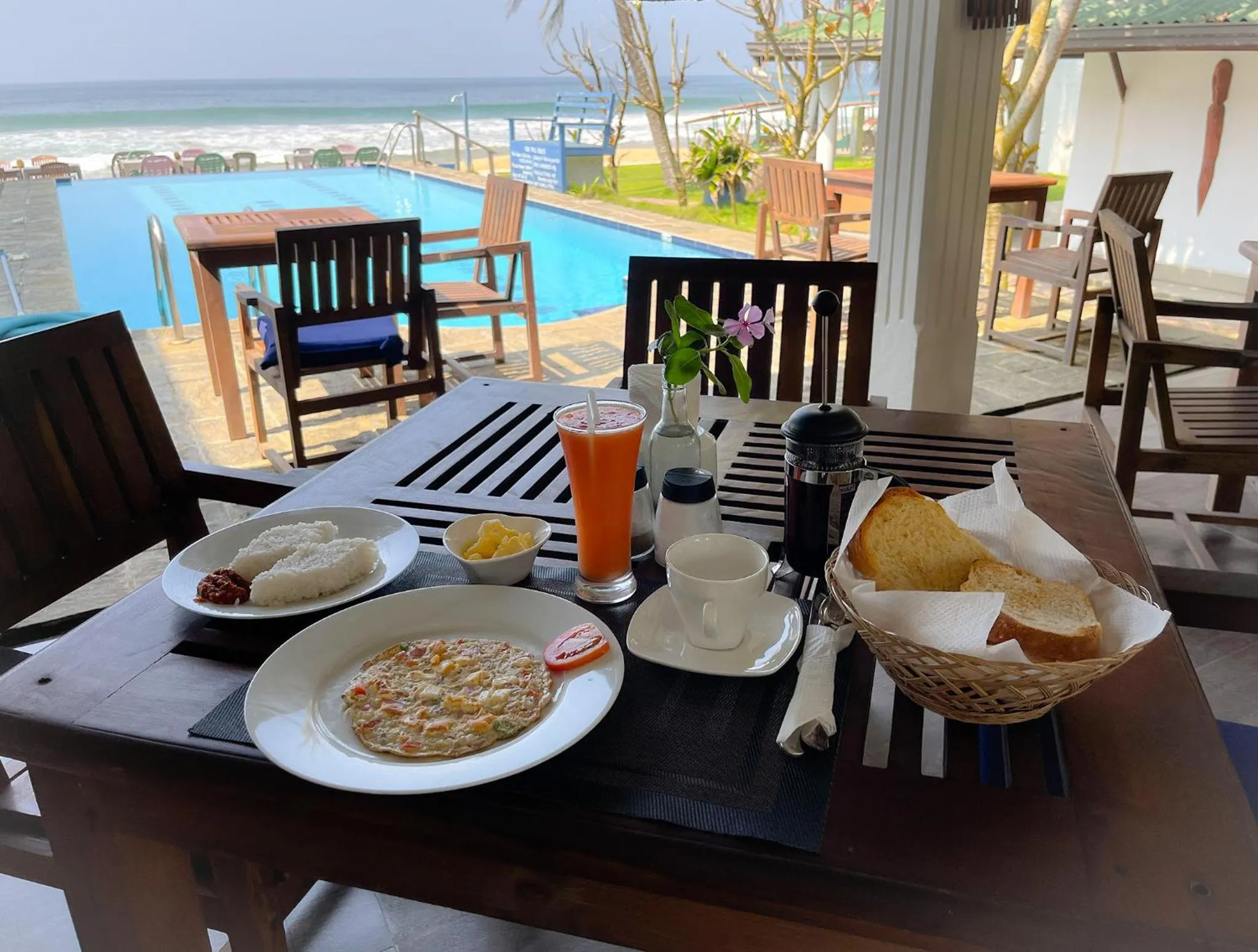 Restaurant/places to eat in Pearl Island Beach Hotel