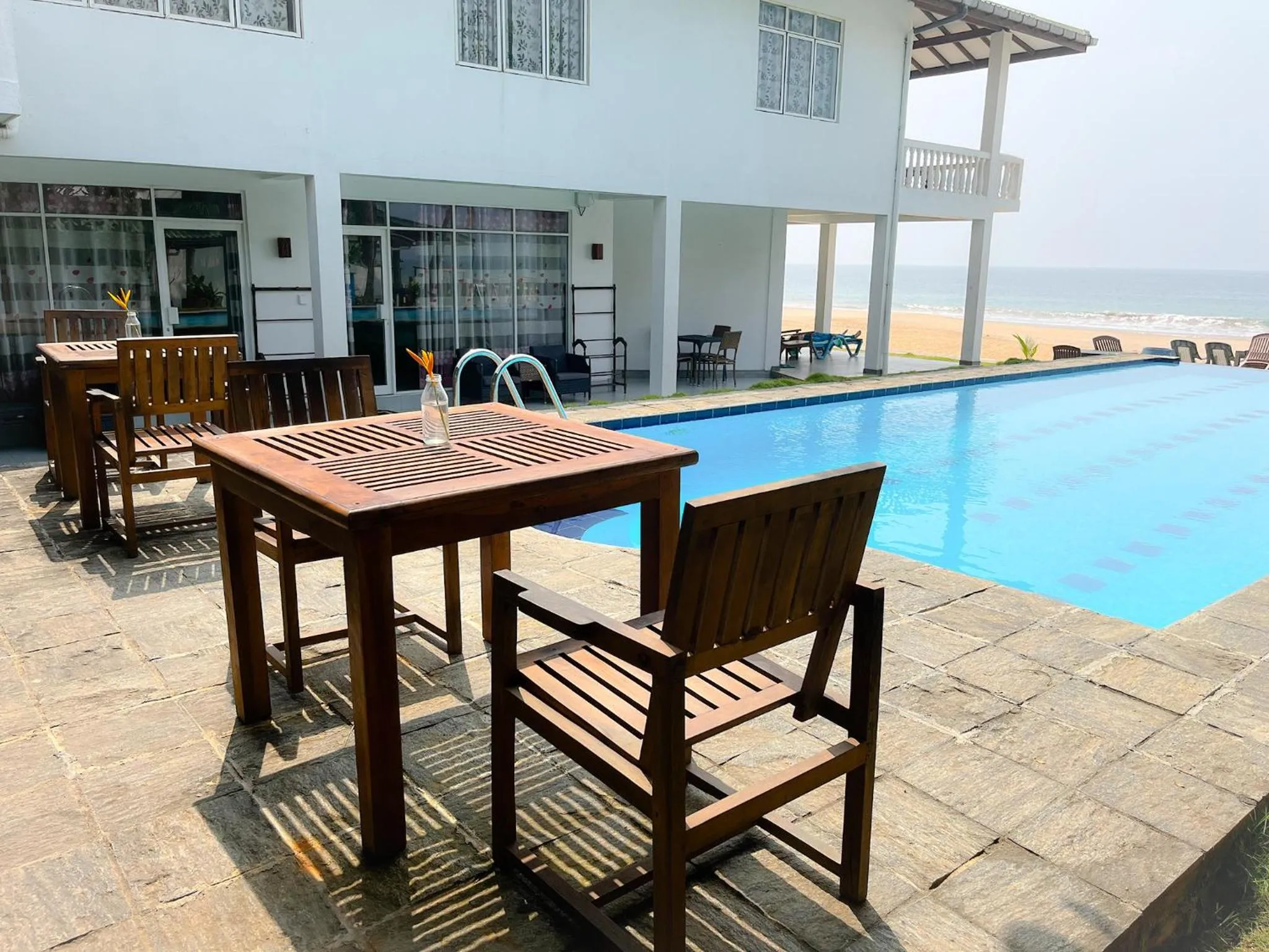 Restaurant/places to eat in Pearl Island Beach Hotel