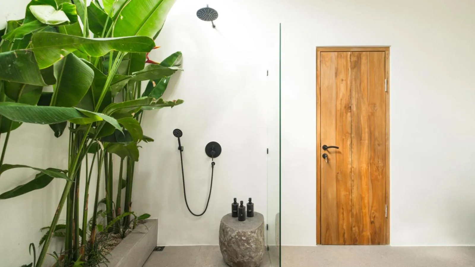 Shower in Villa Chagall by Villa Finder