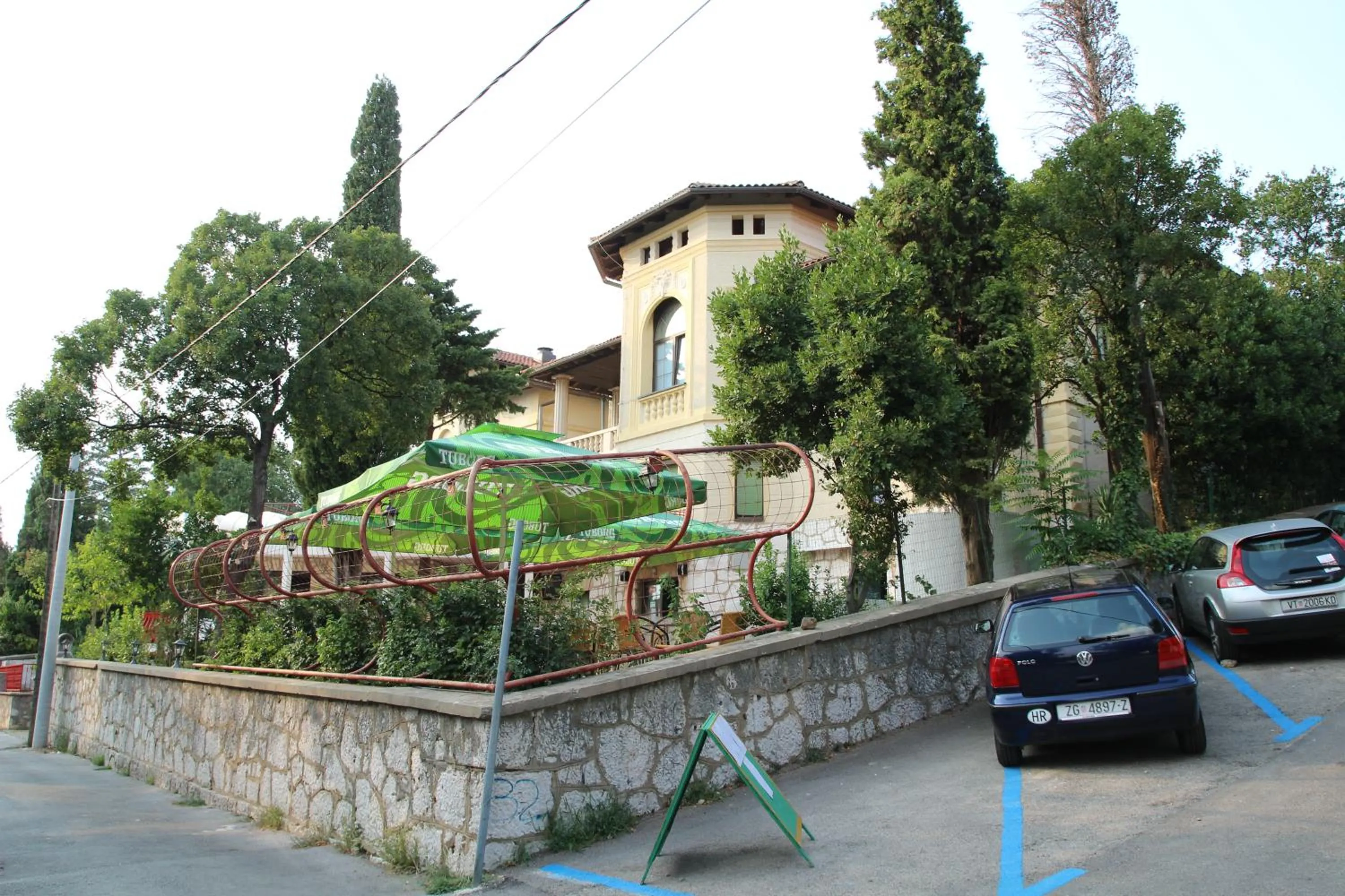 Property building in Pansion Ruža