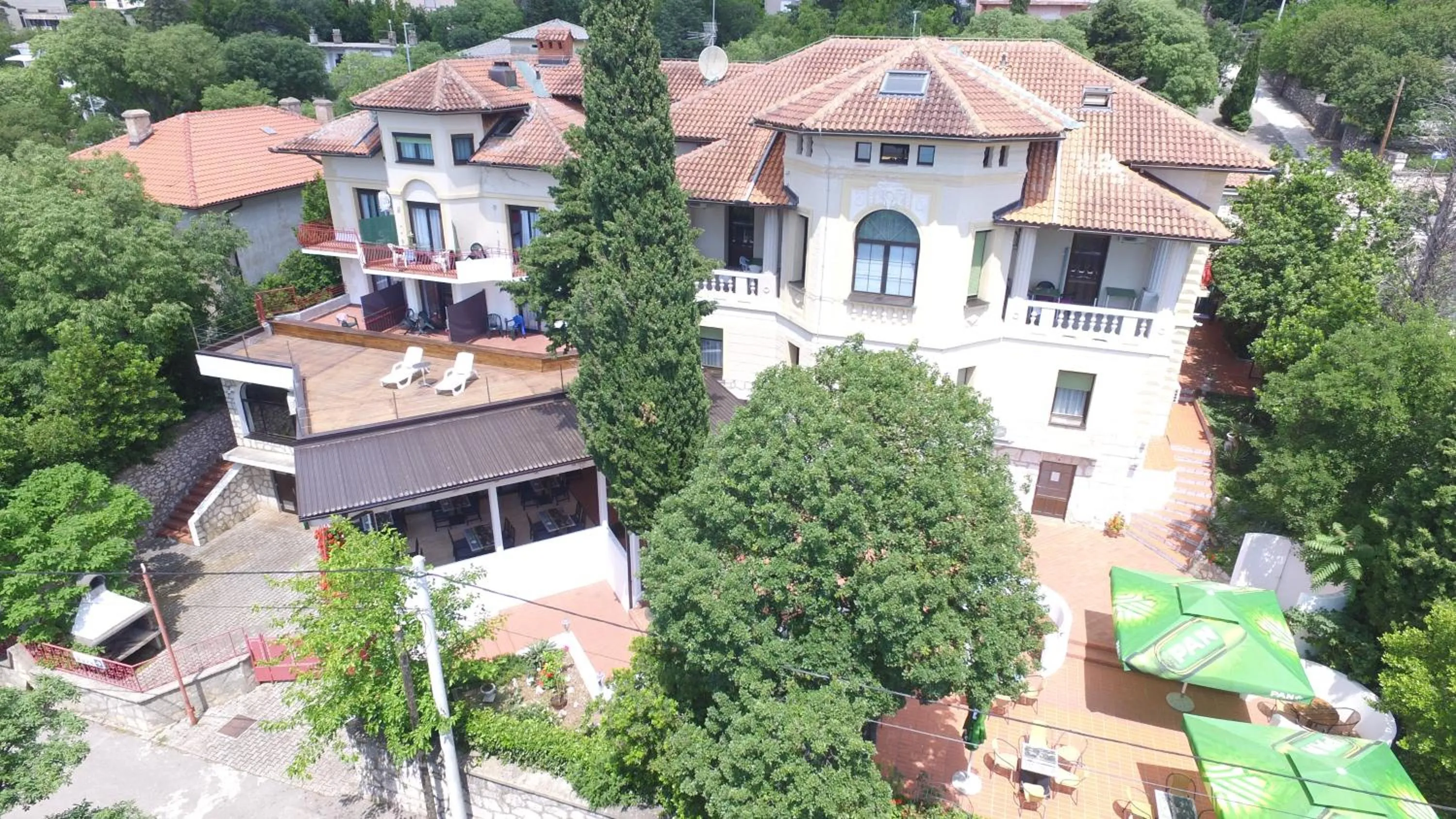 Property building in Pansion Ruža