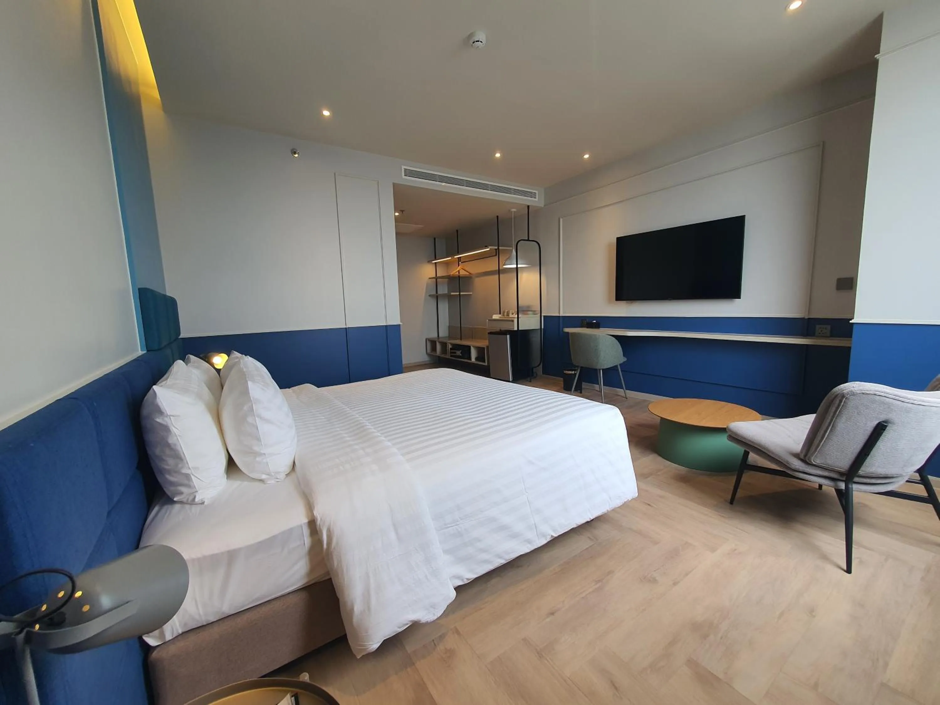 Bedroom in The Quarter Ramkhamhaeng by UHG