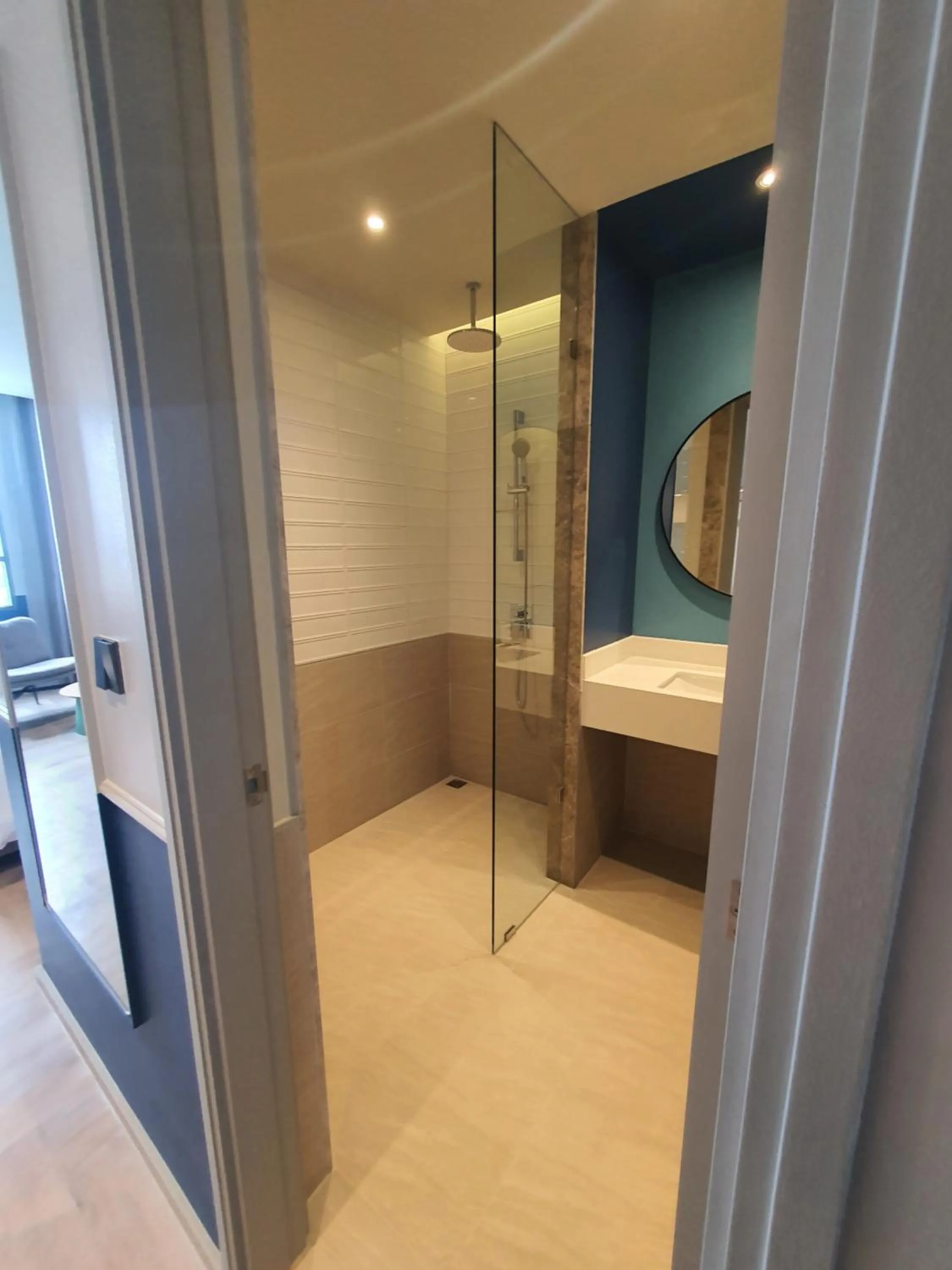 Bathroom in The Quarter Ramkhamhaeng by UHG