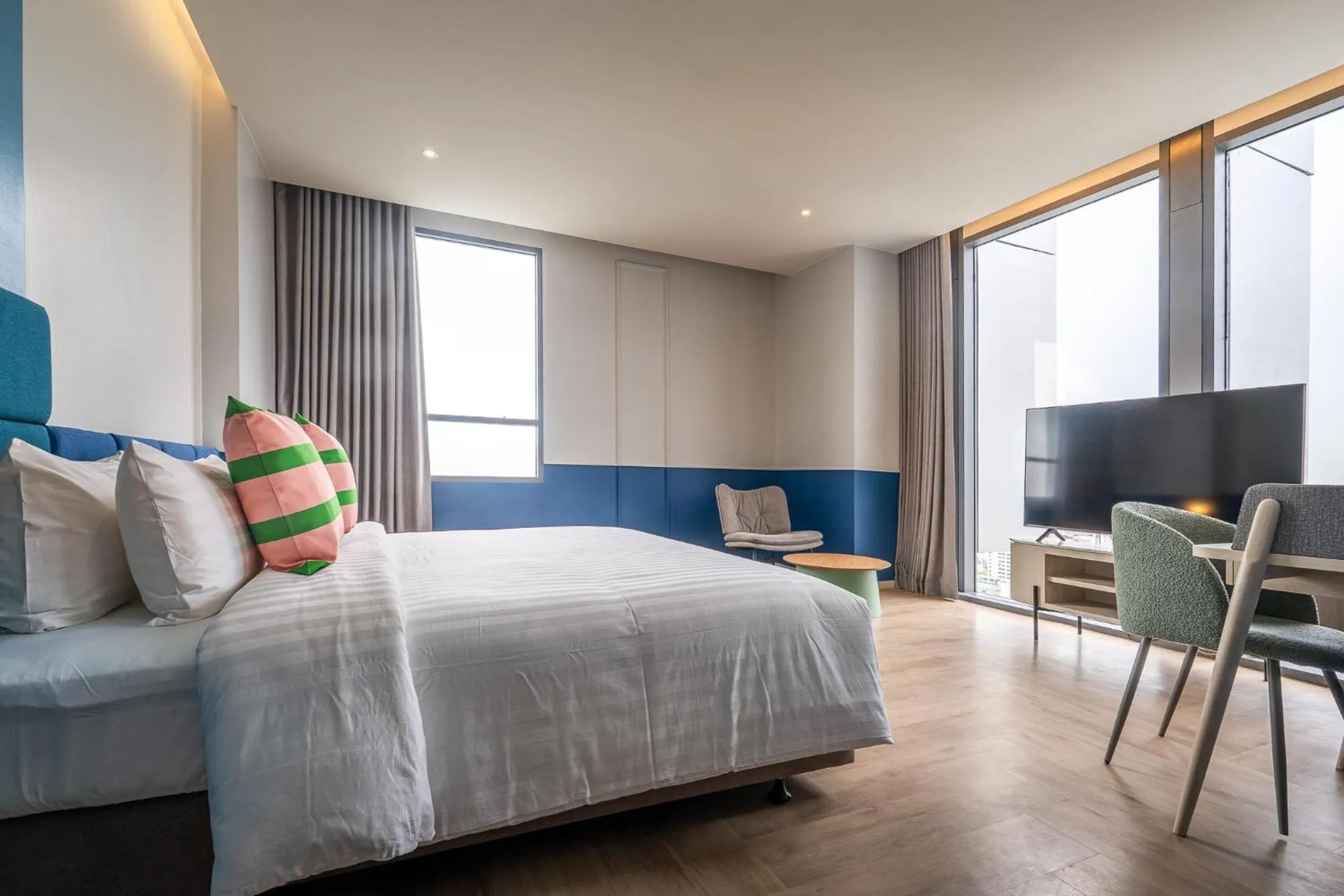 Bedroom, Bed in The Quarter Ramkhamhaeng by UHG