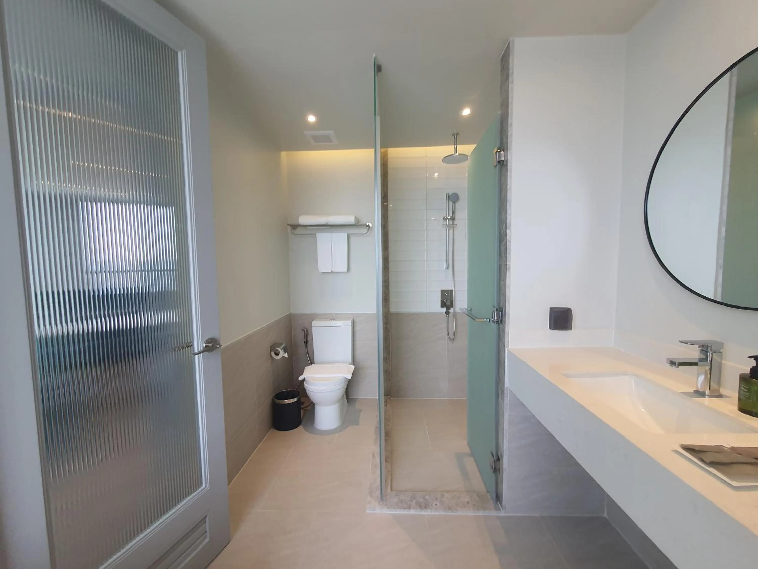 Shower in The Quarter Ramkhamhaeng by UHG