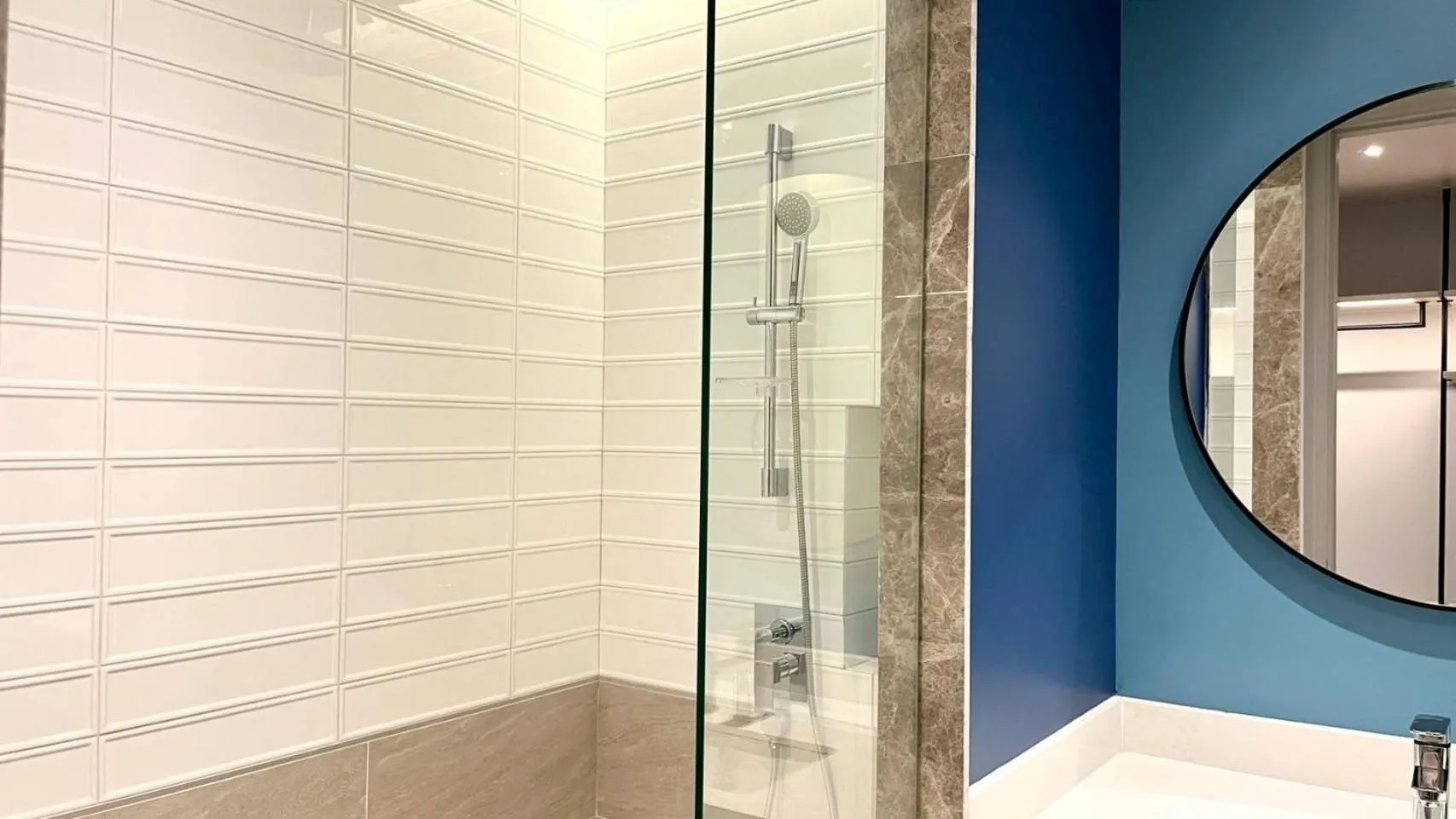 Shower in The Quarter Ramkhamhaeng by UHG