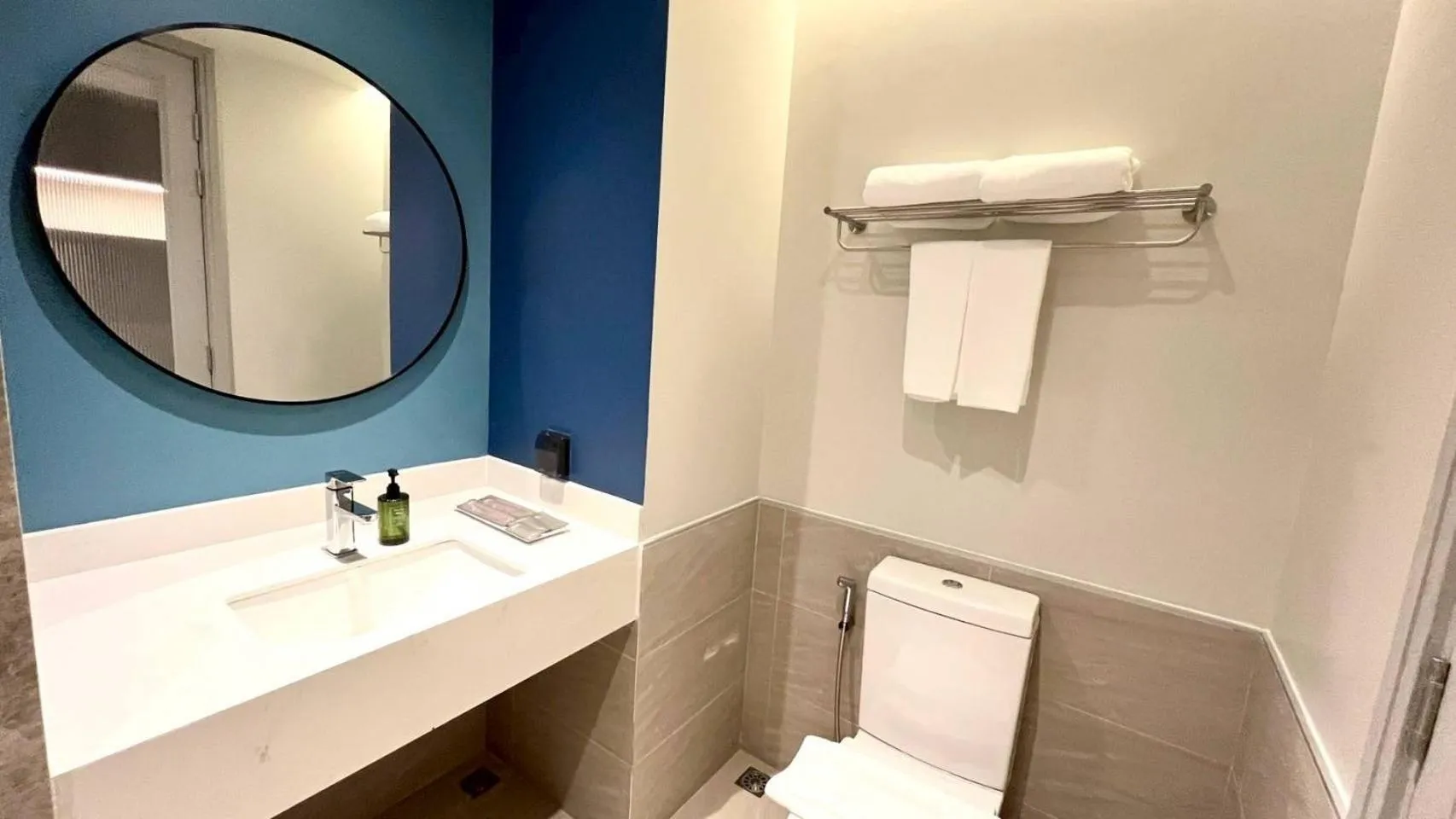 Toilet in The Quarter Ramkhamhaeng by UHG