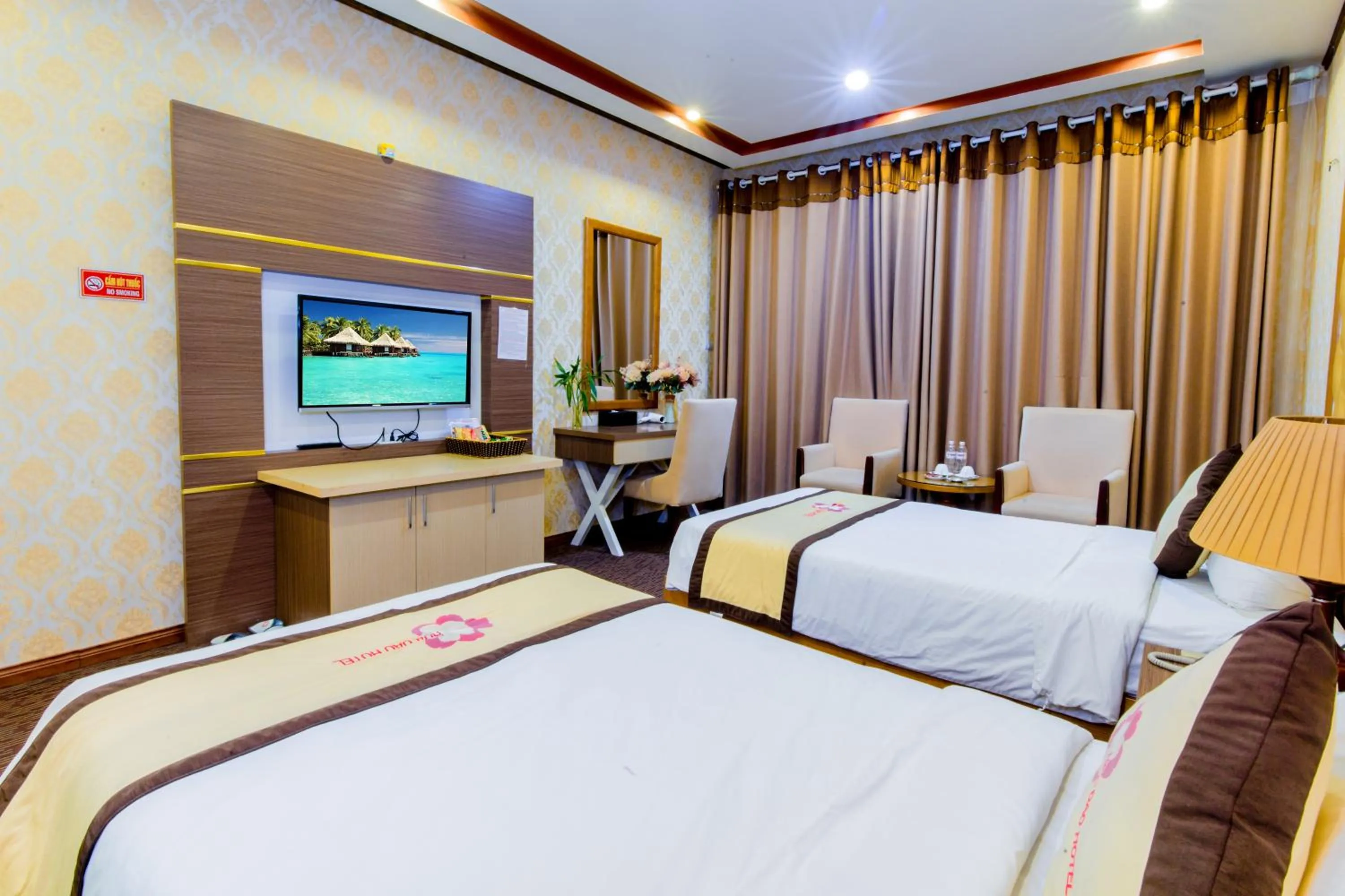 Bathroom, Bed in Hoa Dao Hotel