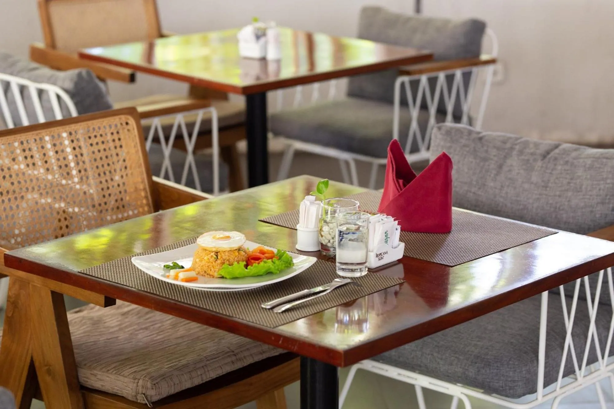 Restaurant/places to eat in Hotel Blambangan