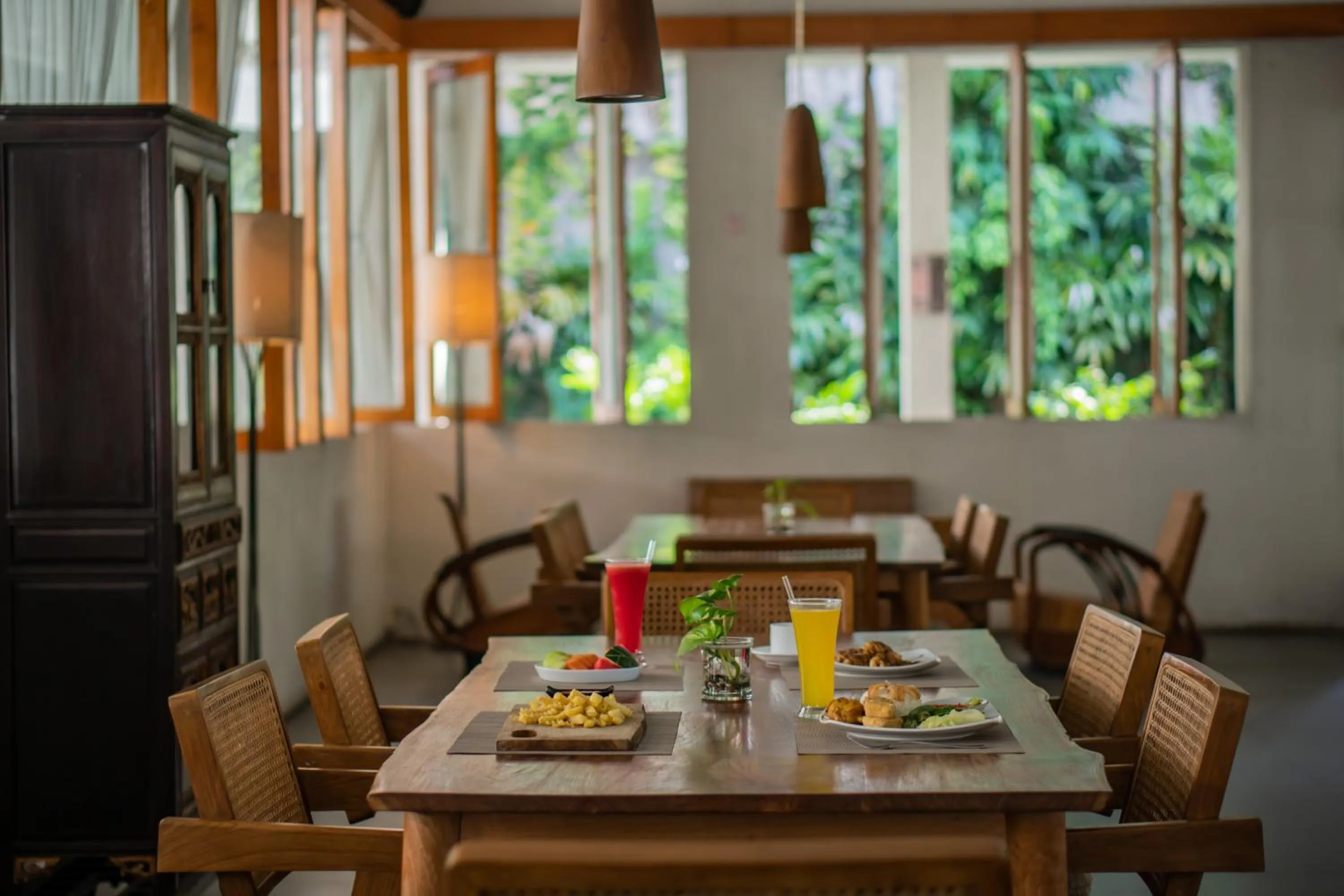 Restaurant/places to eat in Hotel Blambangan