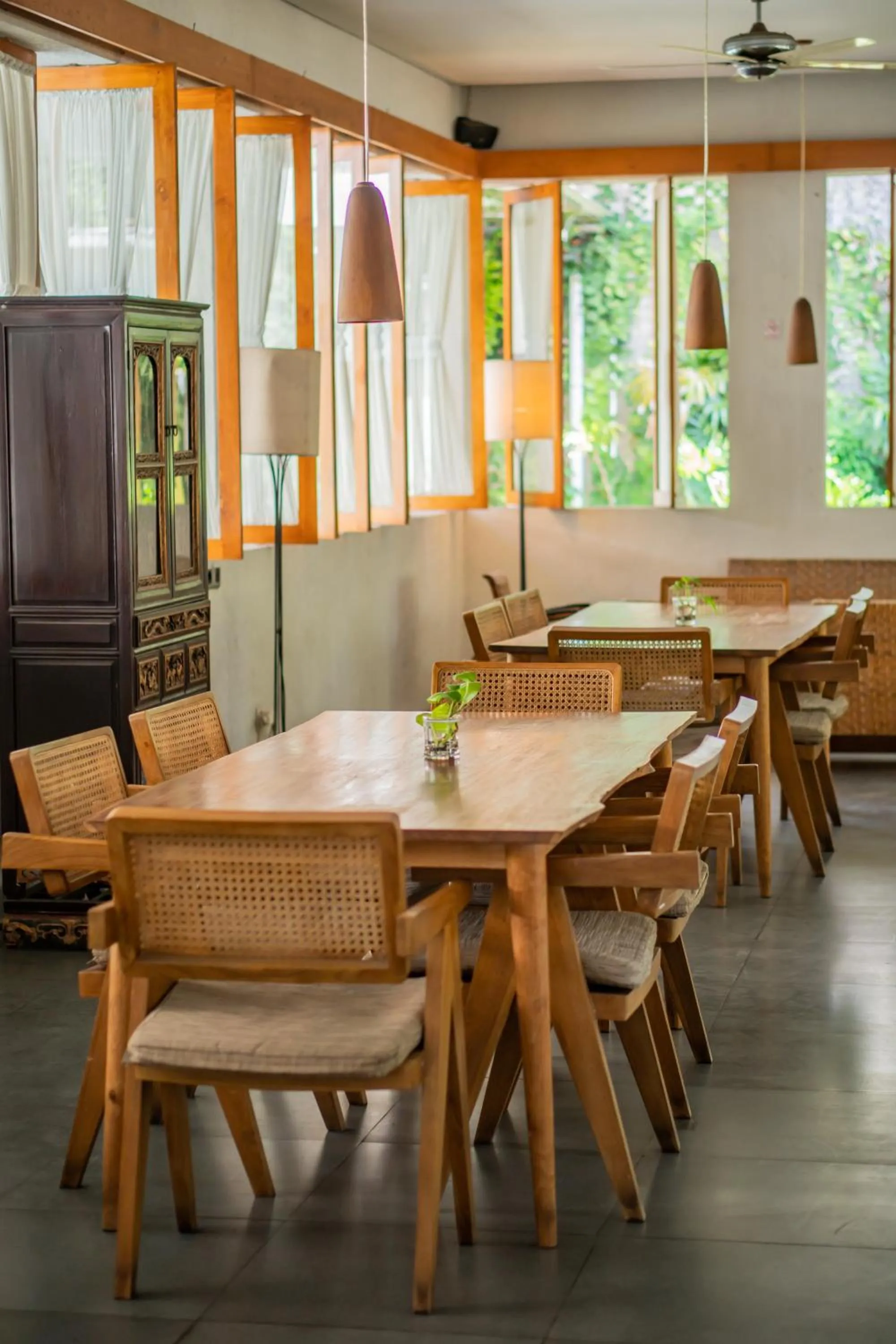 Restaurant/places to eat in Hotel Blambangan