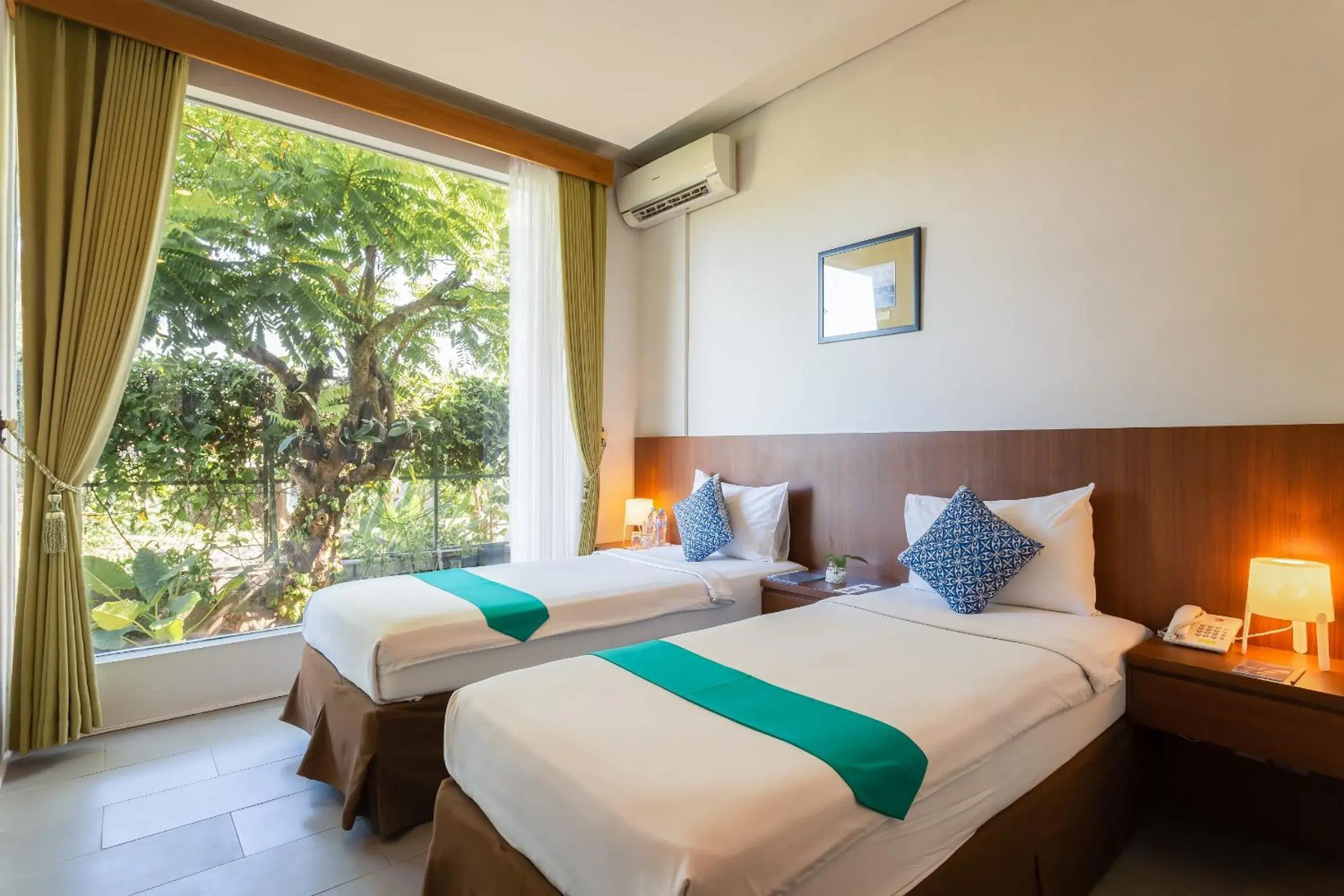 Photo of the whole room, Bed in Hotel Blambangan Photo of the whole room, Bed in Hotel Blambangan