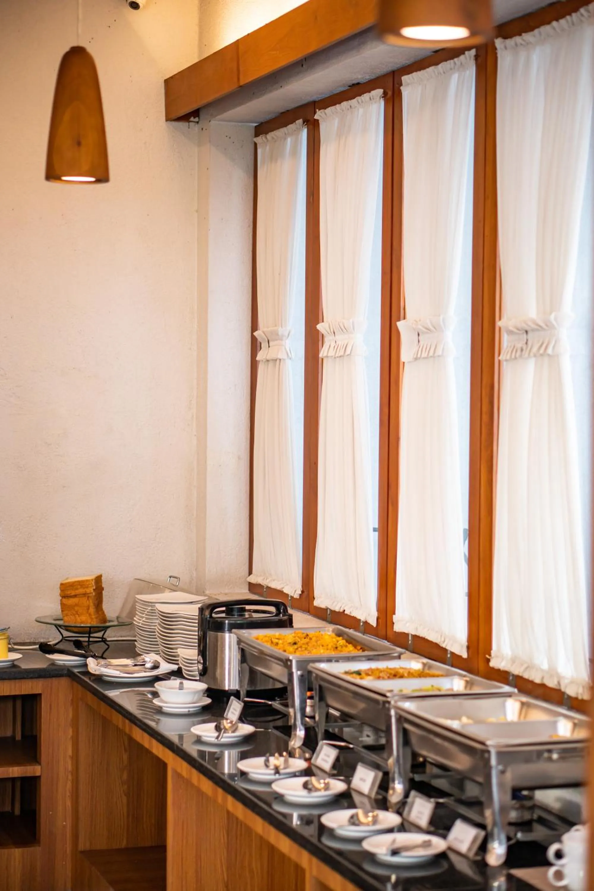 Restaurant/places to eat in Hotel Blambangan