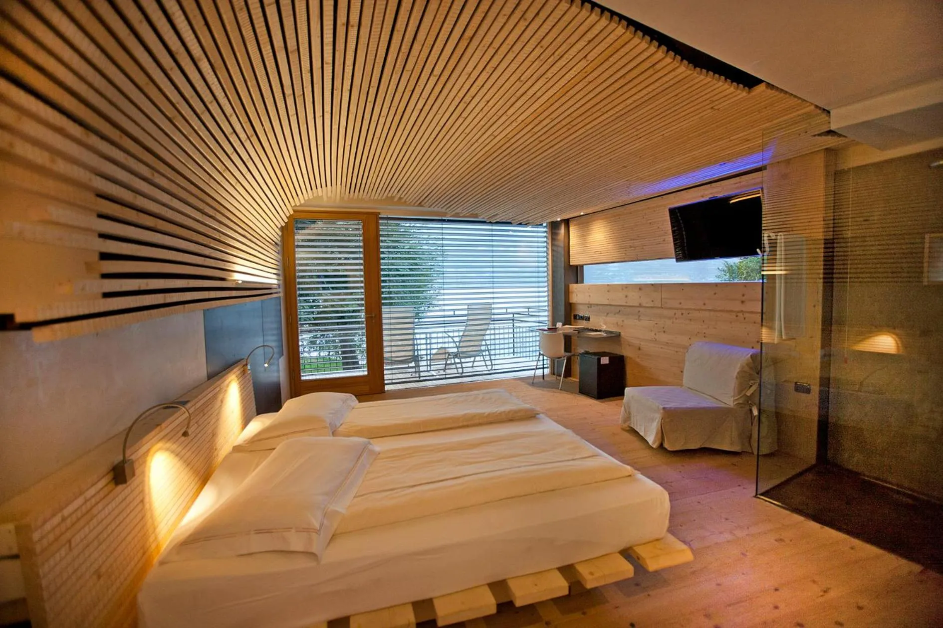 Photo of the whole room, Bed in Ambienthotel PrimaLuna 3S