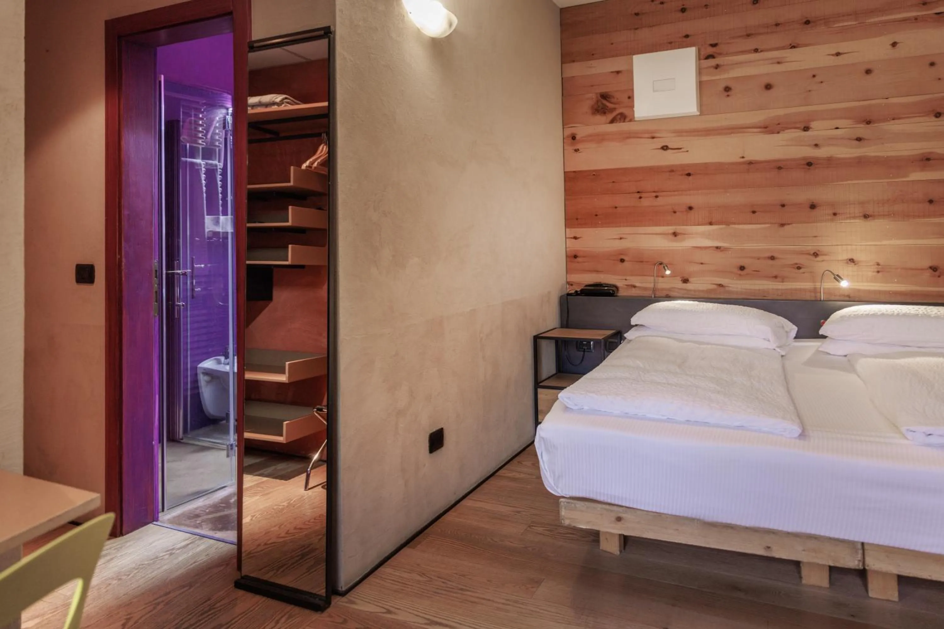 Shower, Bed in Ambienthotel PrimaLuna 3S