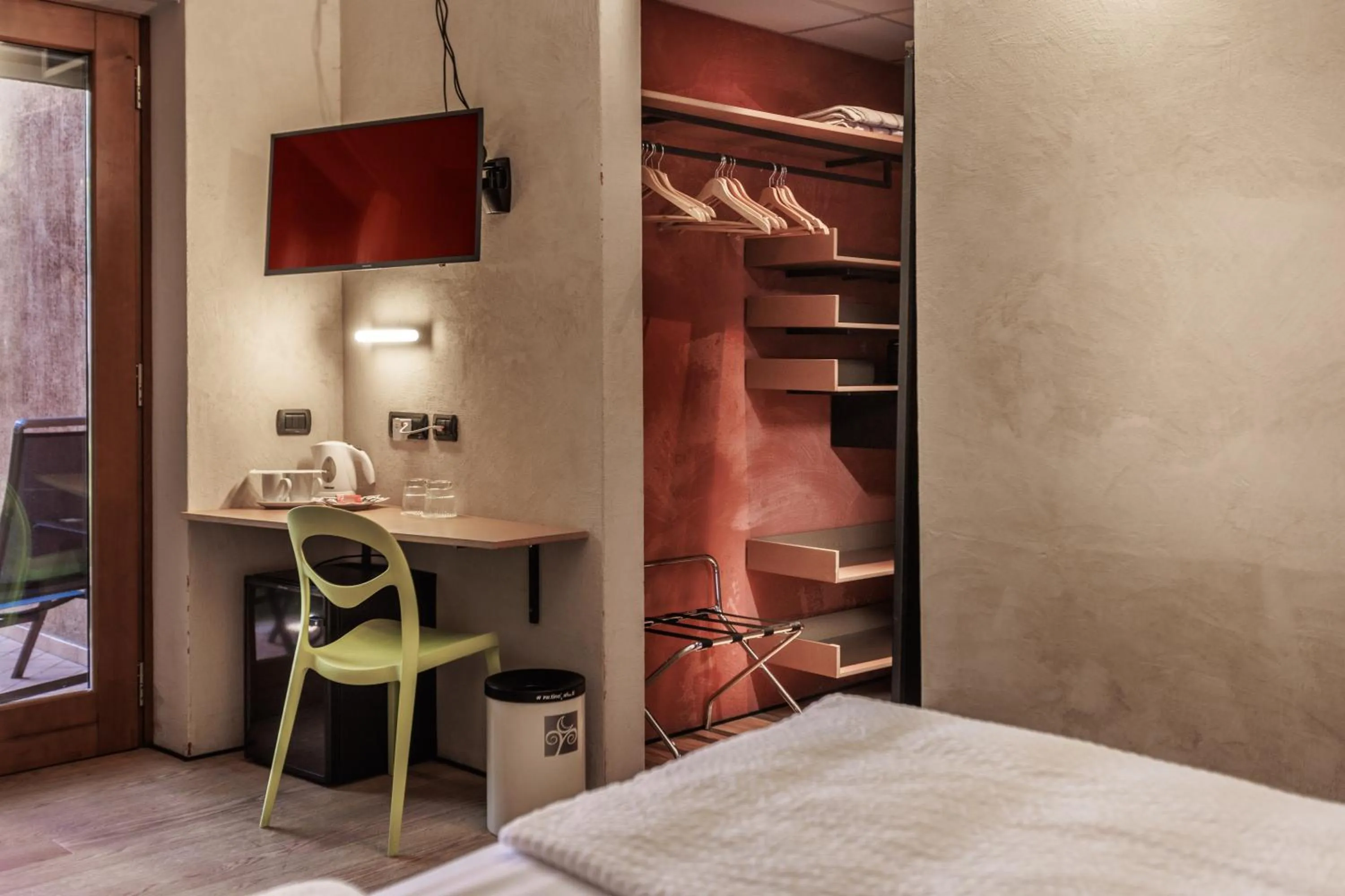 wardrobe, Bed in Ambienthotel PrimaLuna 3S