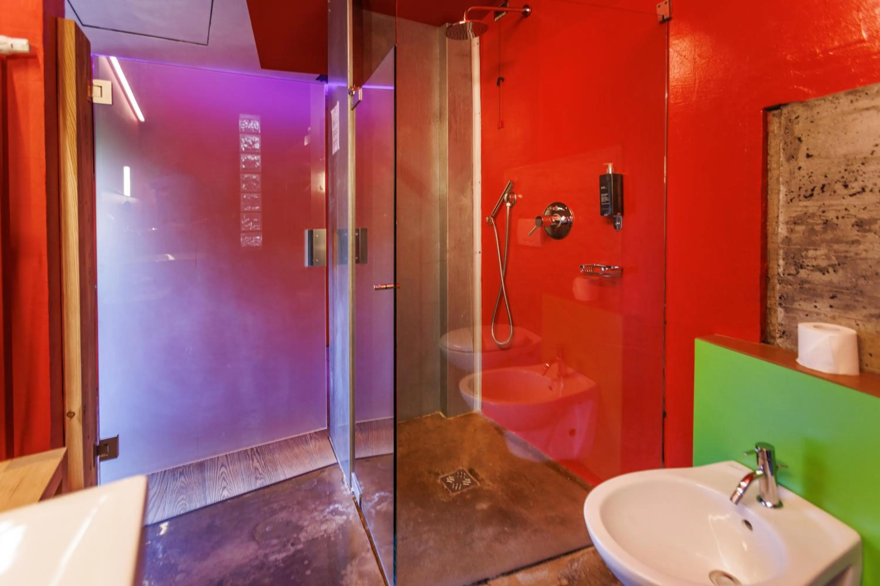 Shower in Ambienthotel PrimaLuna 3S