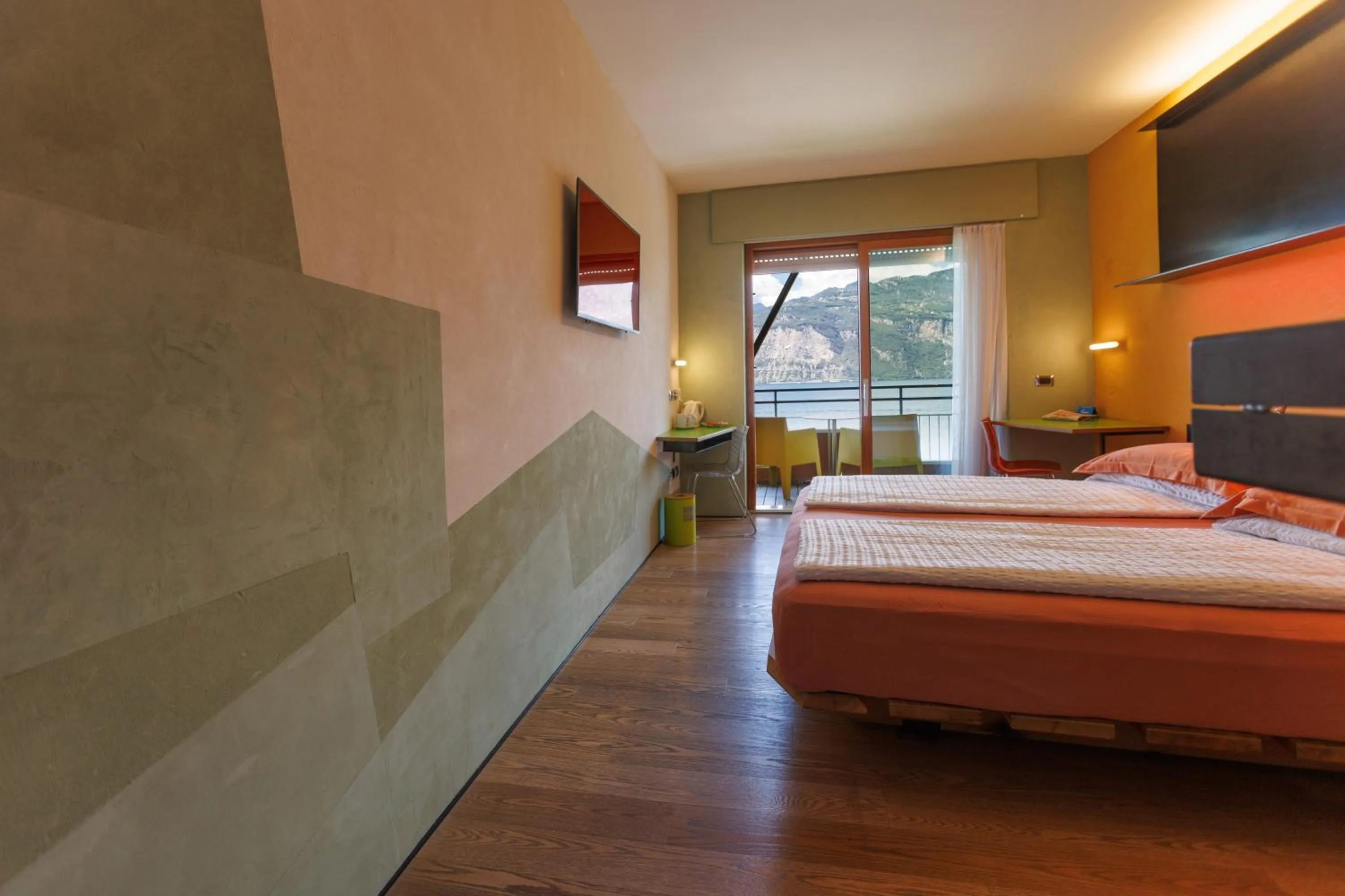 Photo of the whole room, Bed in Ambienthotel PrimaLuna 3S