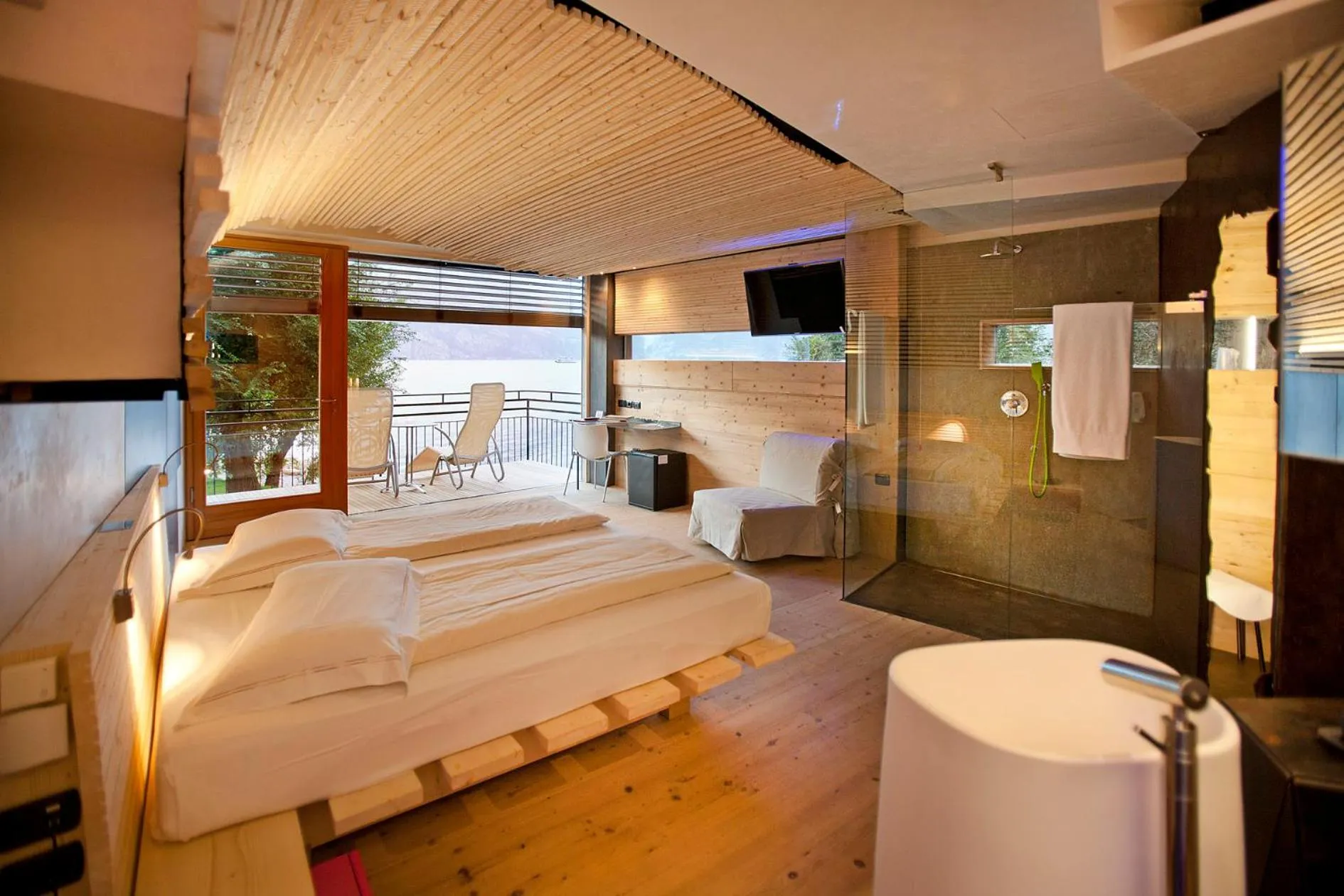 Photo of the whole room, Bed in Ambienthotel PrimaLuna 3S