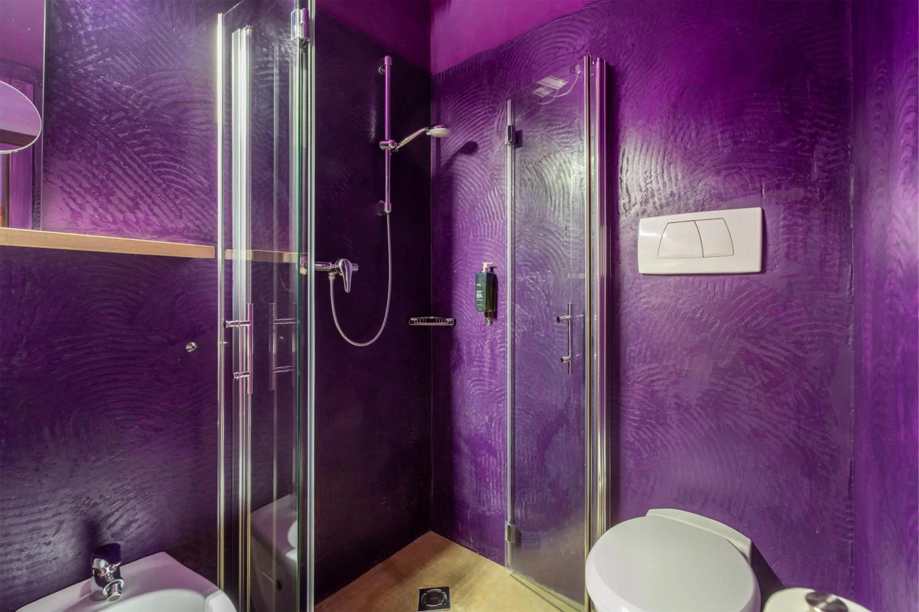 Shower in Ambienthotel PrimaLuna 3S