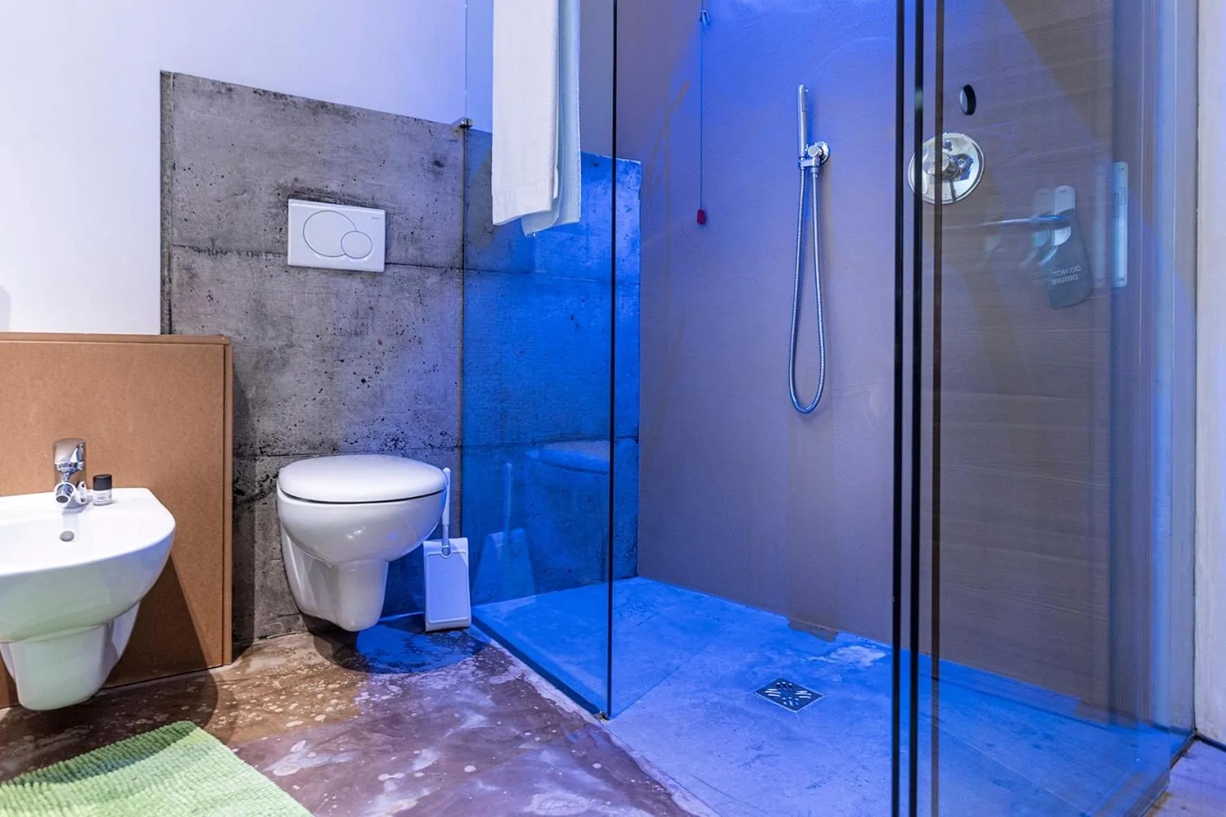 Shower in Ambienthotel PrimaLuna 3S