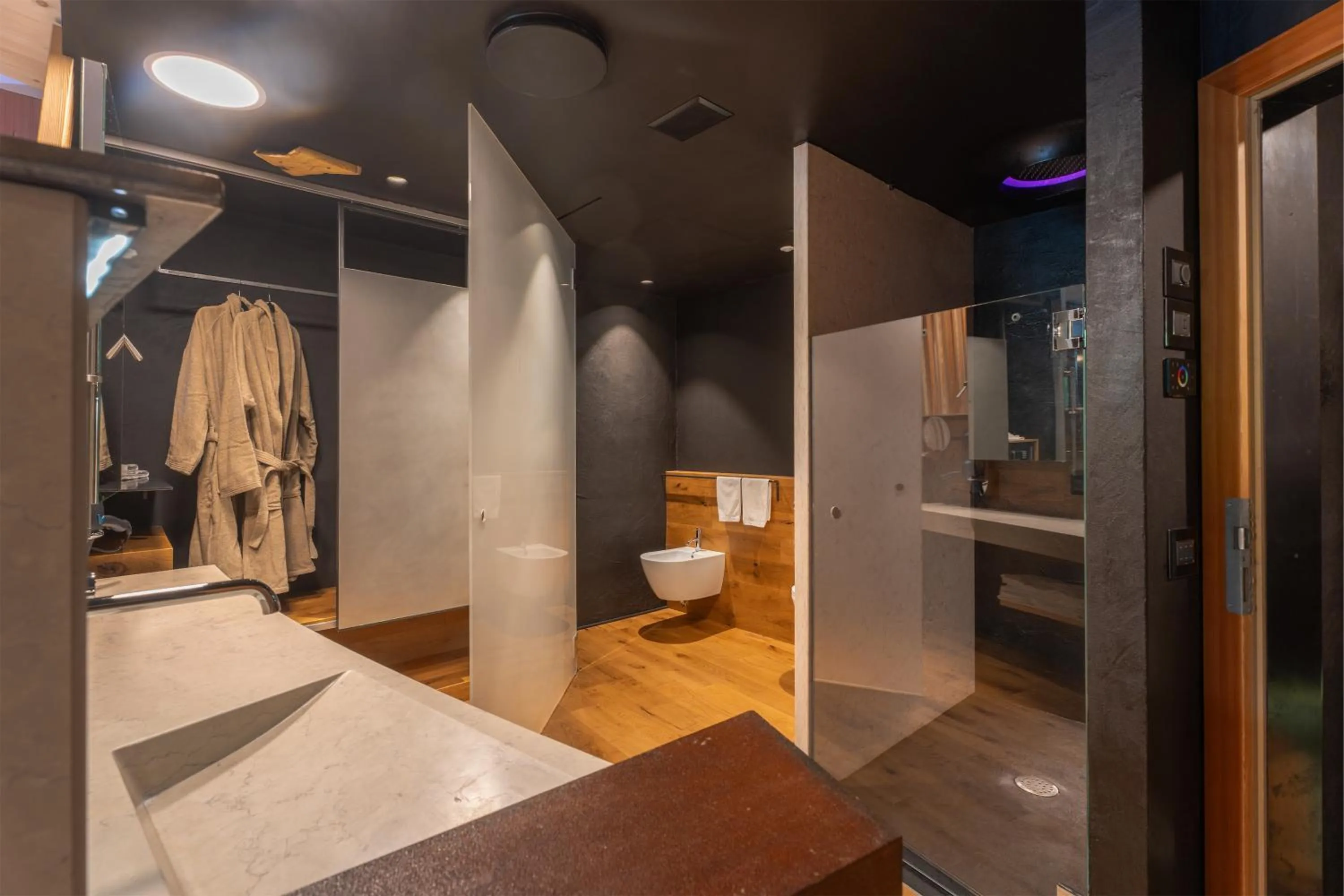 Shower in Ambienthotel PrimaLuna 3S