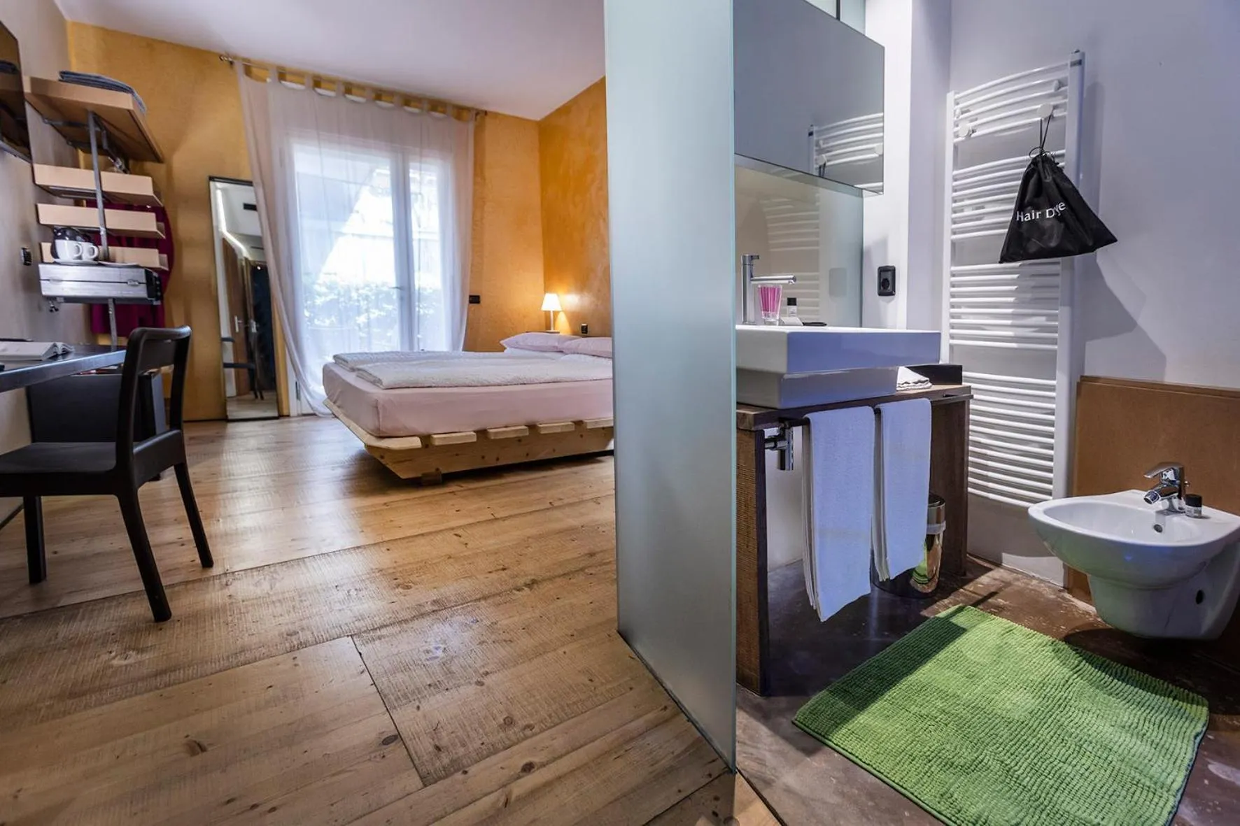 Photo of the whole room, Bed in Ambienthotel PrimaLuna 3S