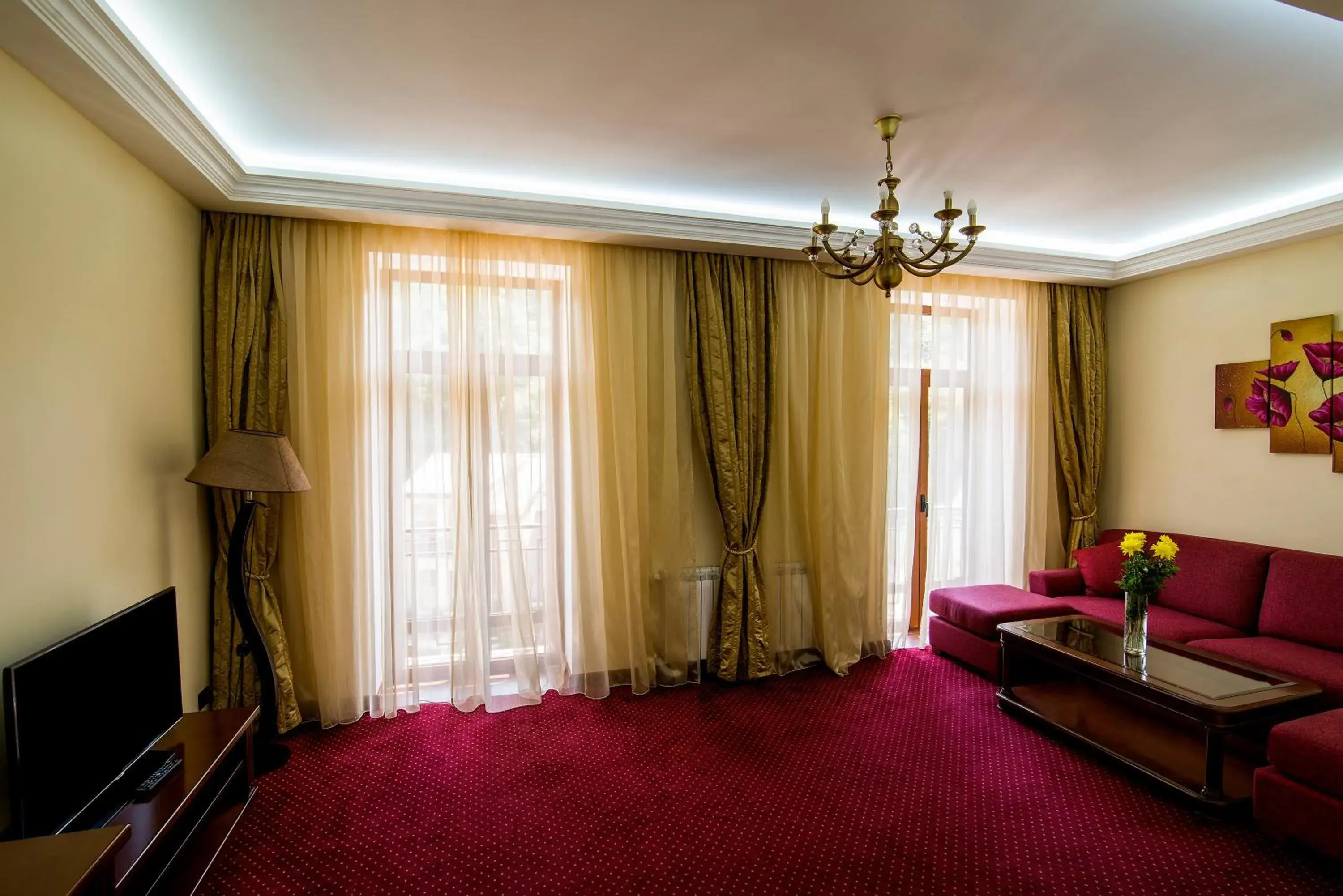 Luxury Triple Room in Elegant Hotel & Resort Luxury Triple Room in Elegant Hotel & Resort