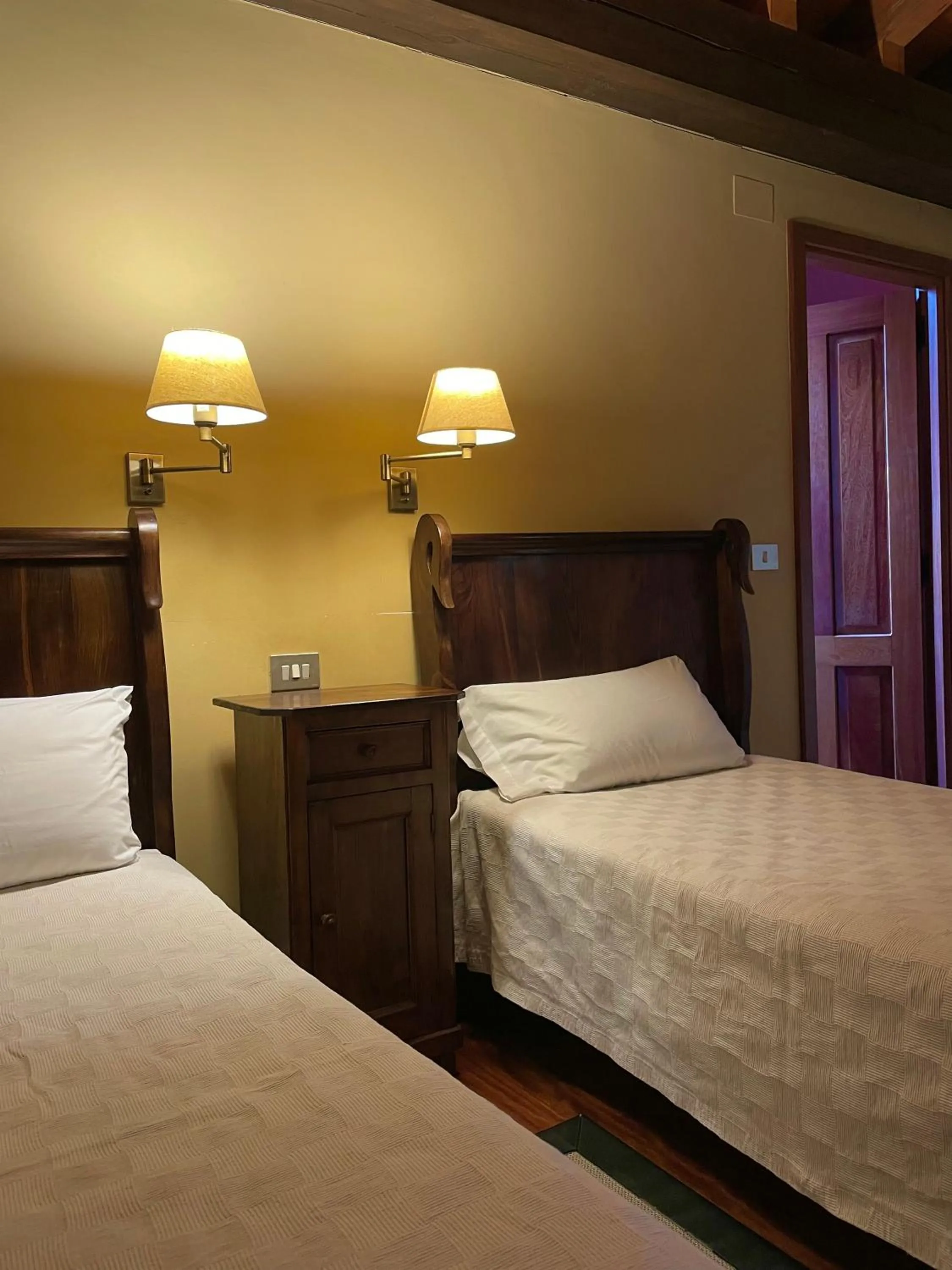 Bed in Hotel Konbenio