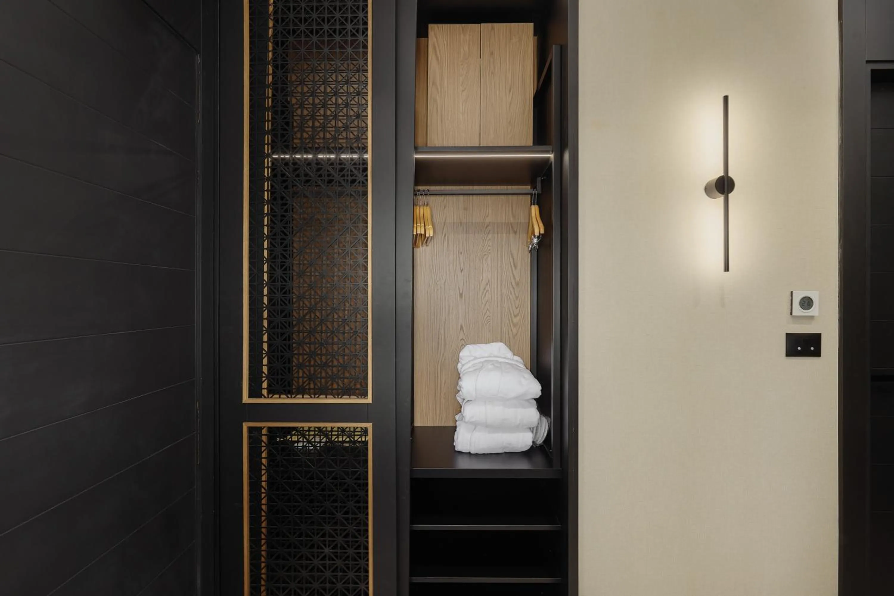 wardrobe in Wulfenia Hotel & Spa