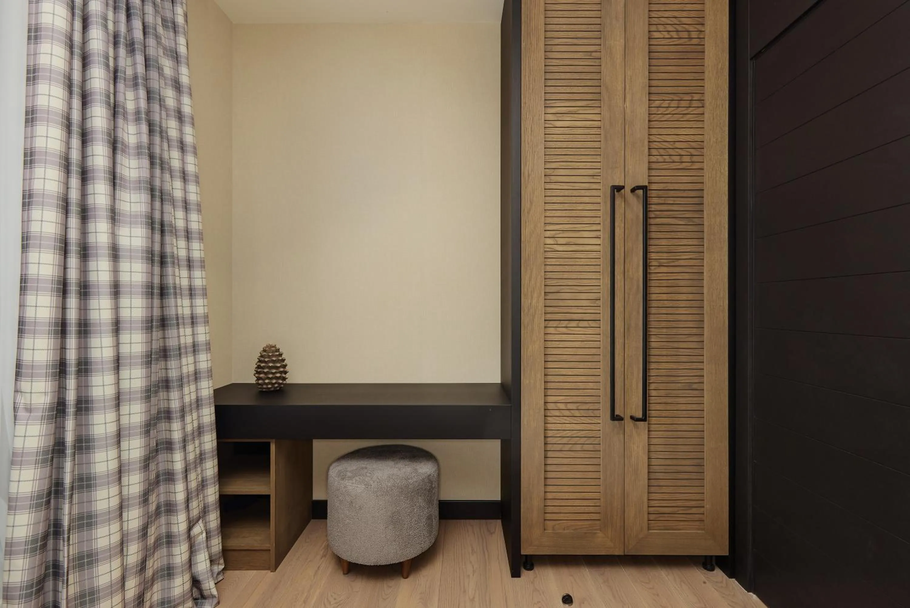 wardrobe in Wulfenia Hotel & Spa