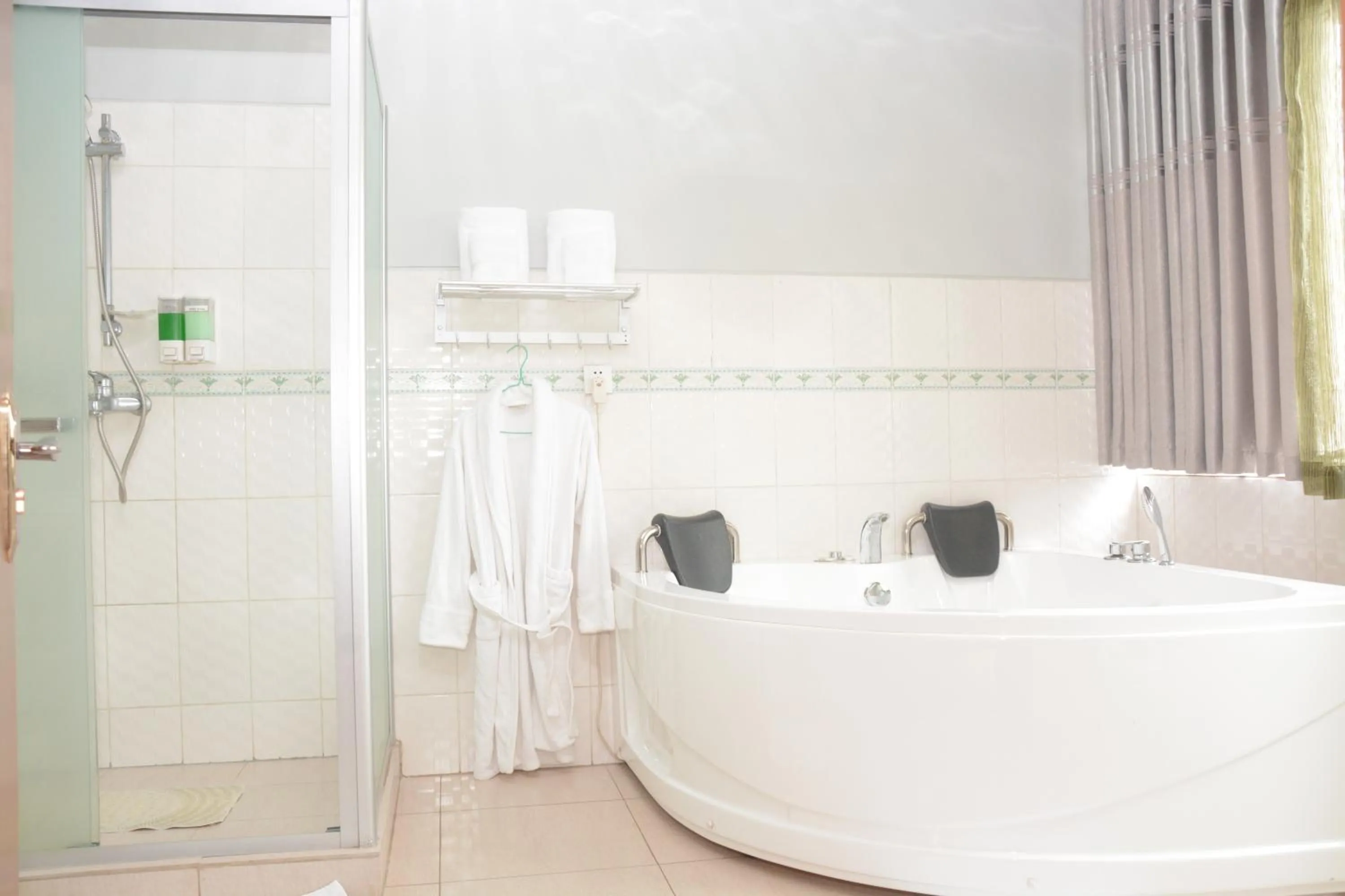 Bathroom, Bed in Five to Five Hotel